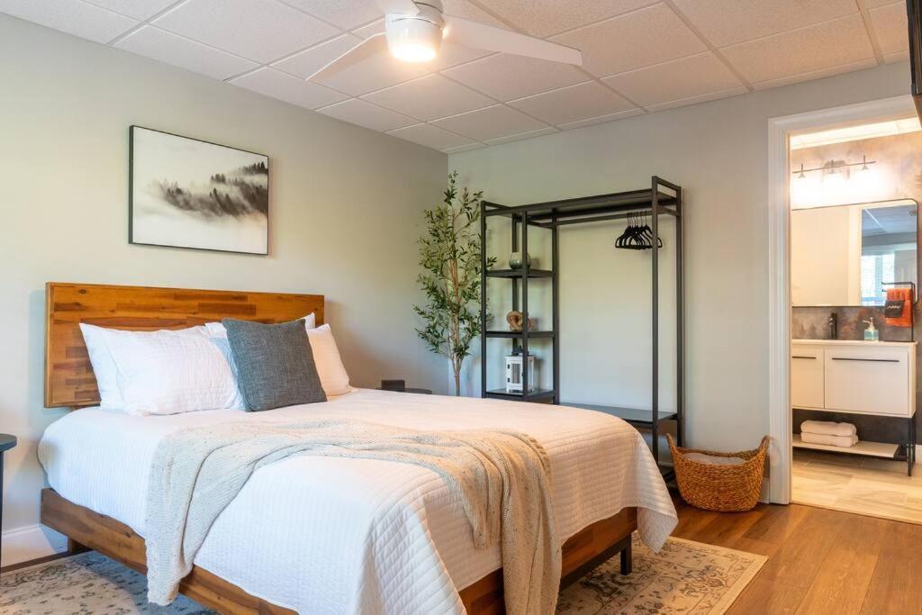 Gorgeous Modern W/hot Tub & Pool Table Holiday home