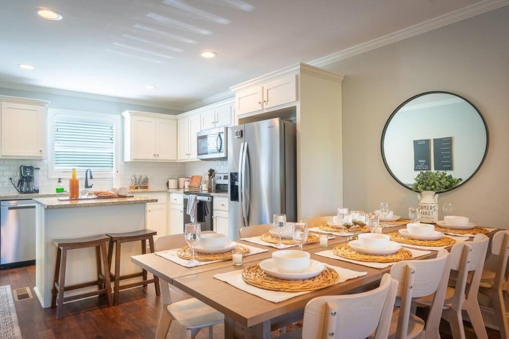 Gorgeous Modern W/hot Tub & Pool Table Holiday home