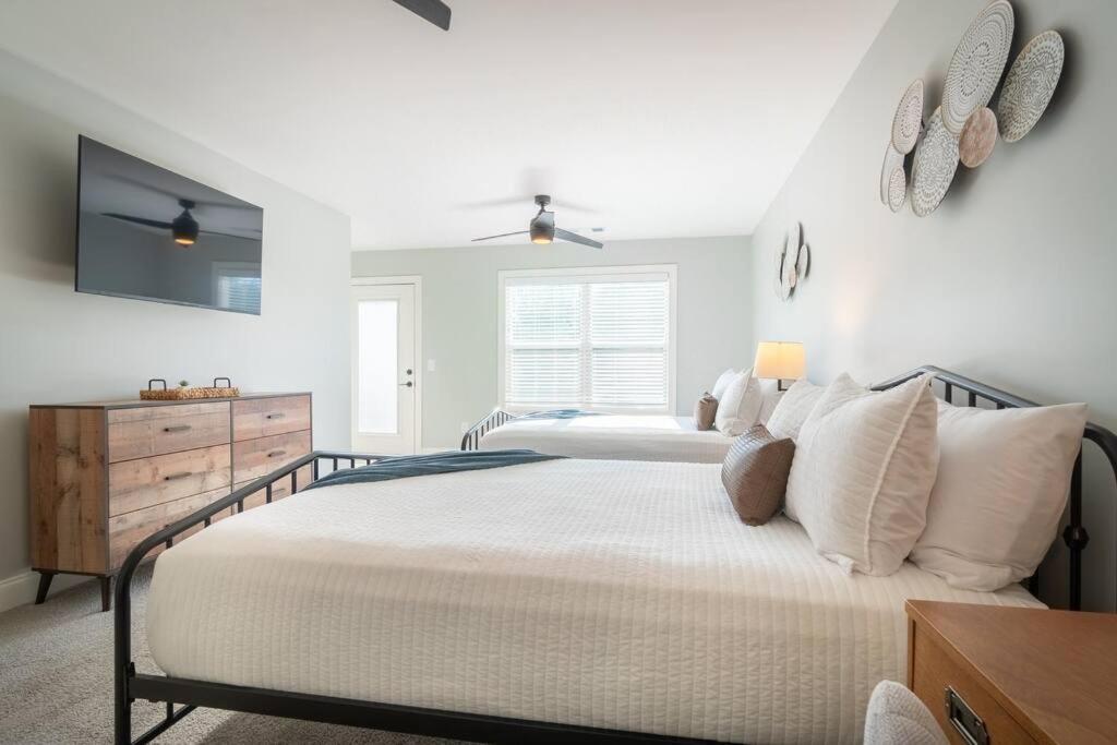 Gorgeous Modern W/hot Tub & Pool Table Holiday home Helen
