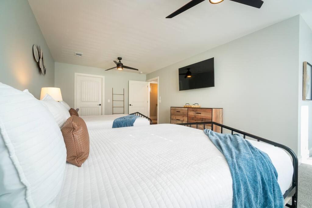 Holiday home Gorgeous Modern W/hot Tub & Pool Table