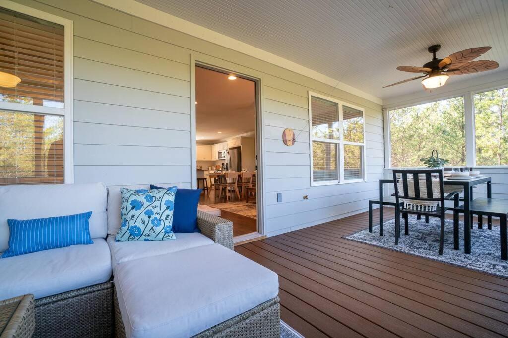 Holiday home Gorgeous Modern W/hot Tub & Pool Table *