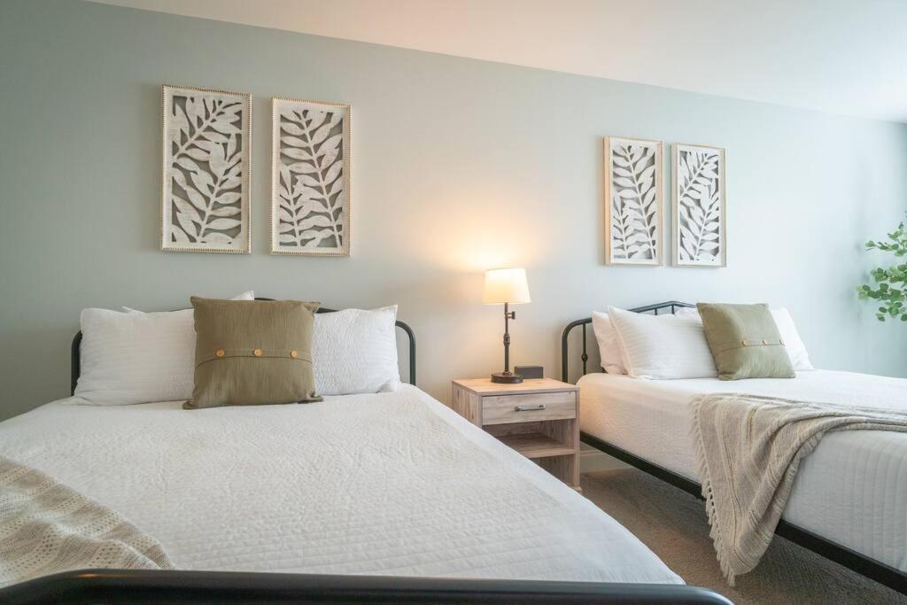 Gorgeous Modern W/hot Tub & Pool Table Holiday home Helen