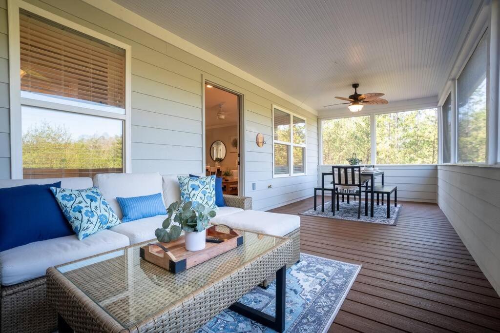 Holiday home Gorgeous Modern W/hot Tub & Pool Table