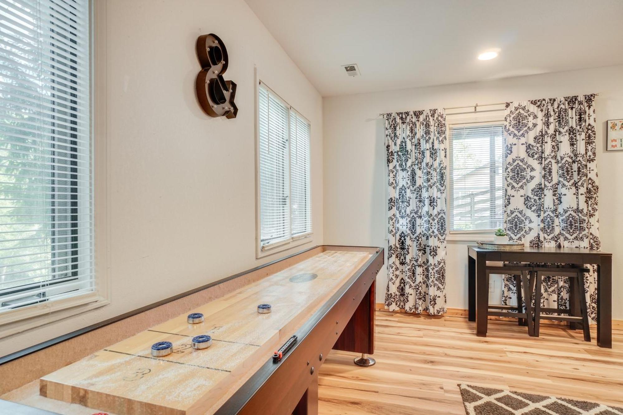 Apartment Spacious Rustic Abode About Half Mi From Tubing! *