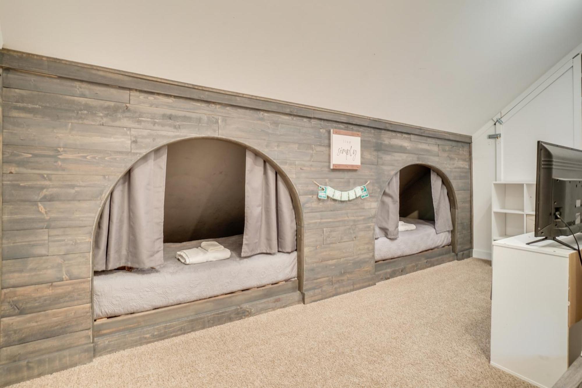 Apartment Spacious Rustic Abode About Half Mi From Tubing! Helen