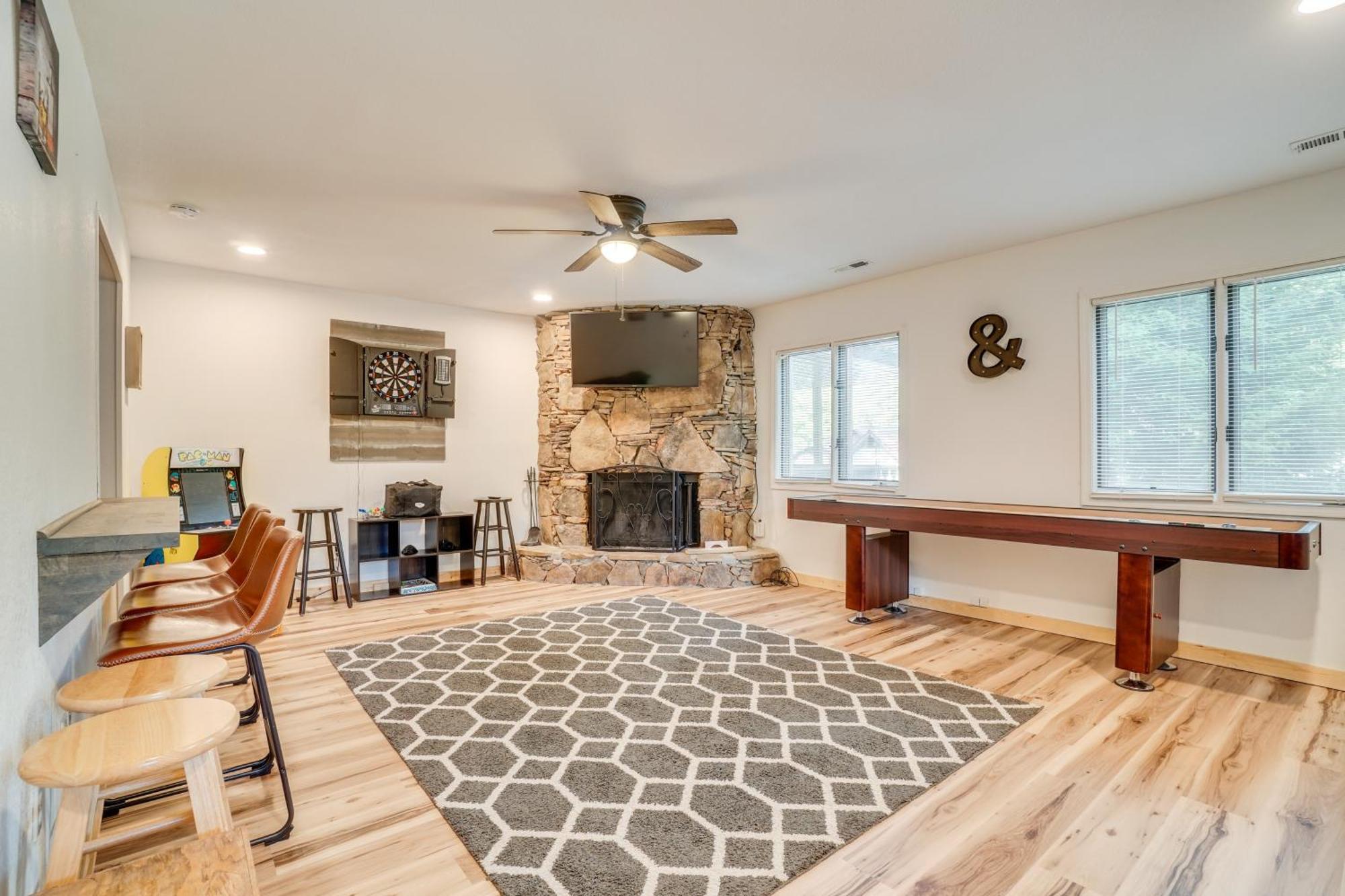 Spacious Rustic Abode About Half Mi From Tubing! * Helen