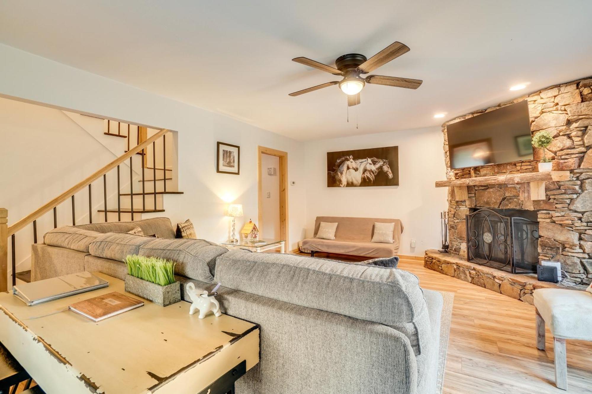 Spacious Rustic Abode About Half Mi From Tubing! Helen
