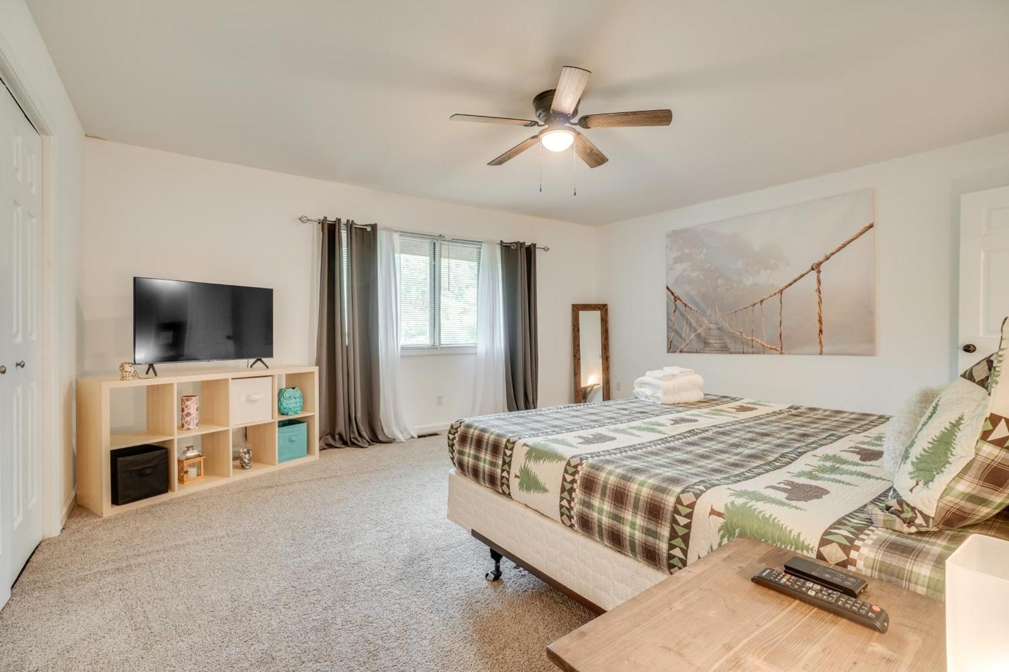 Apartment Spacious Rustic Abode About Half Mi From Tubing! *