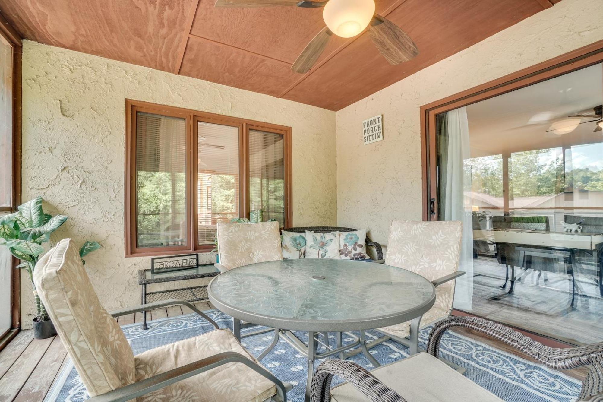 Spacious Rustic Abode About Half Mi From Tubing! Helen