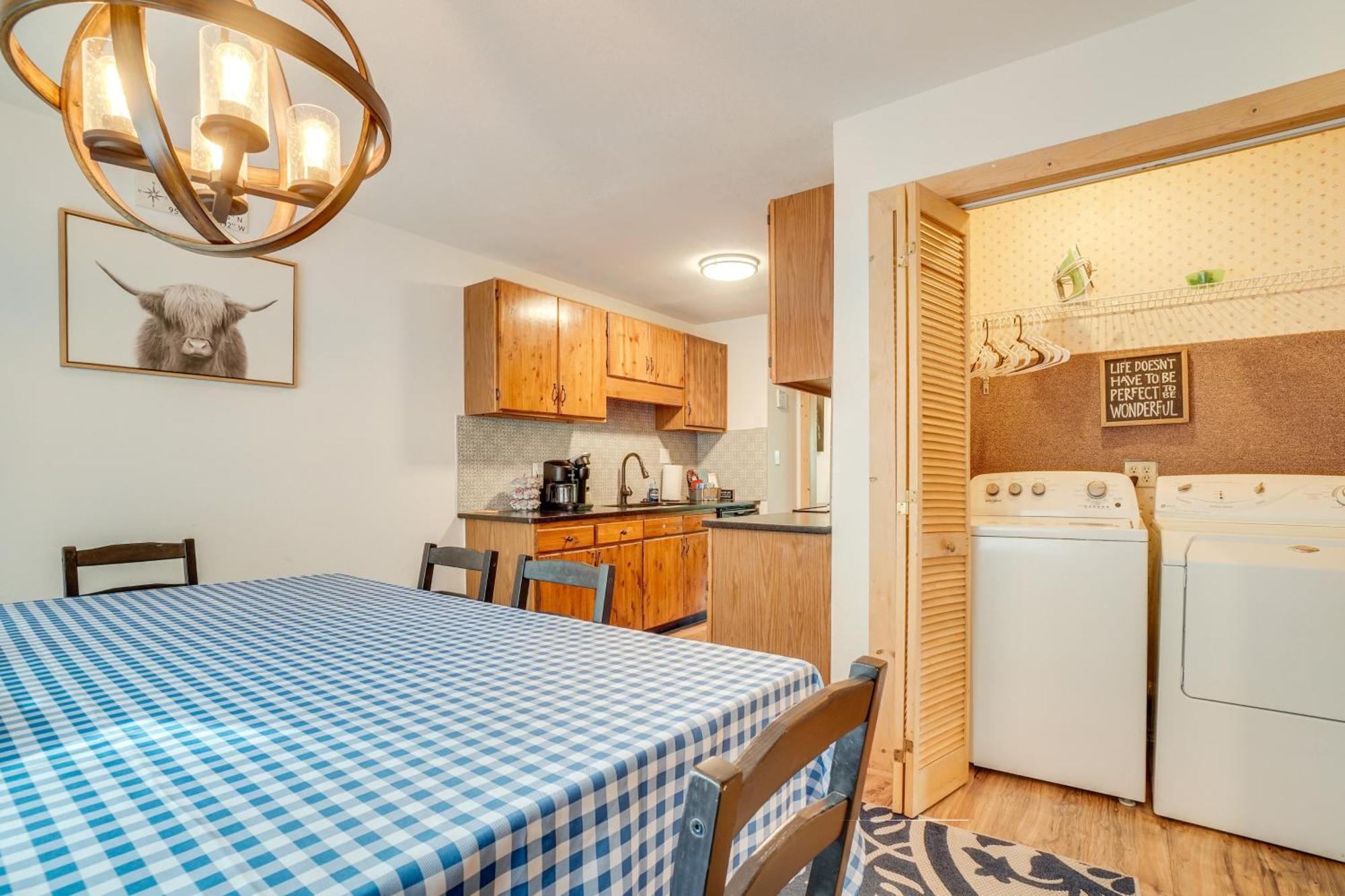 Spacious Rustic Abode About Half Mi From Tubing! Apartment Helen