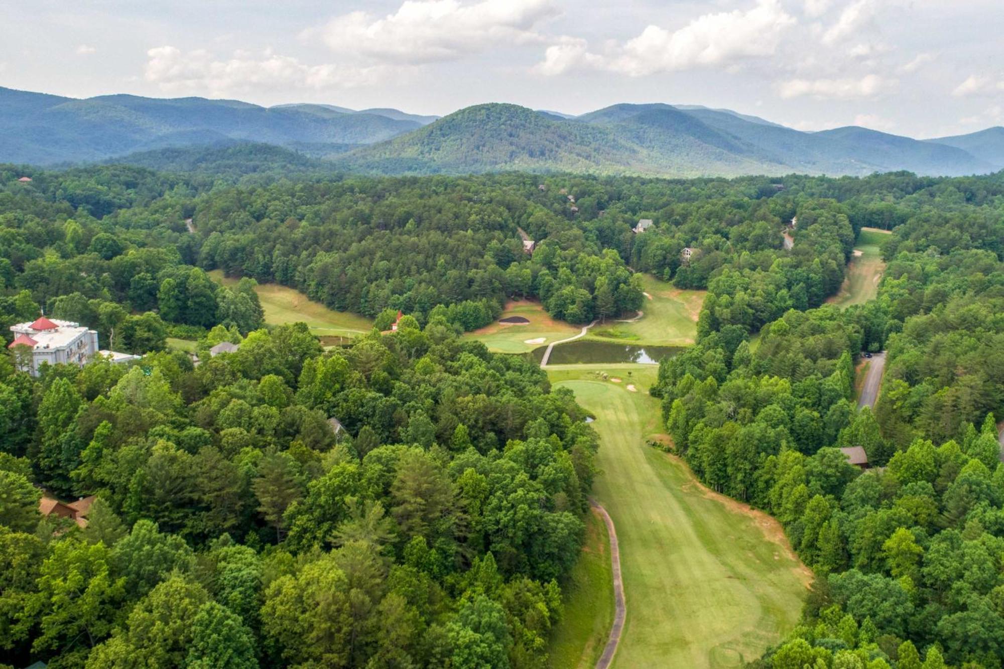 Luxury Modern On Golf Course With Game Room!