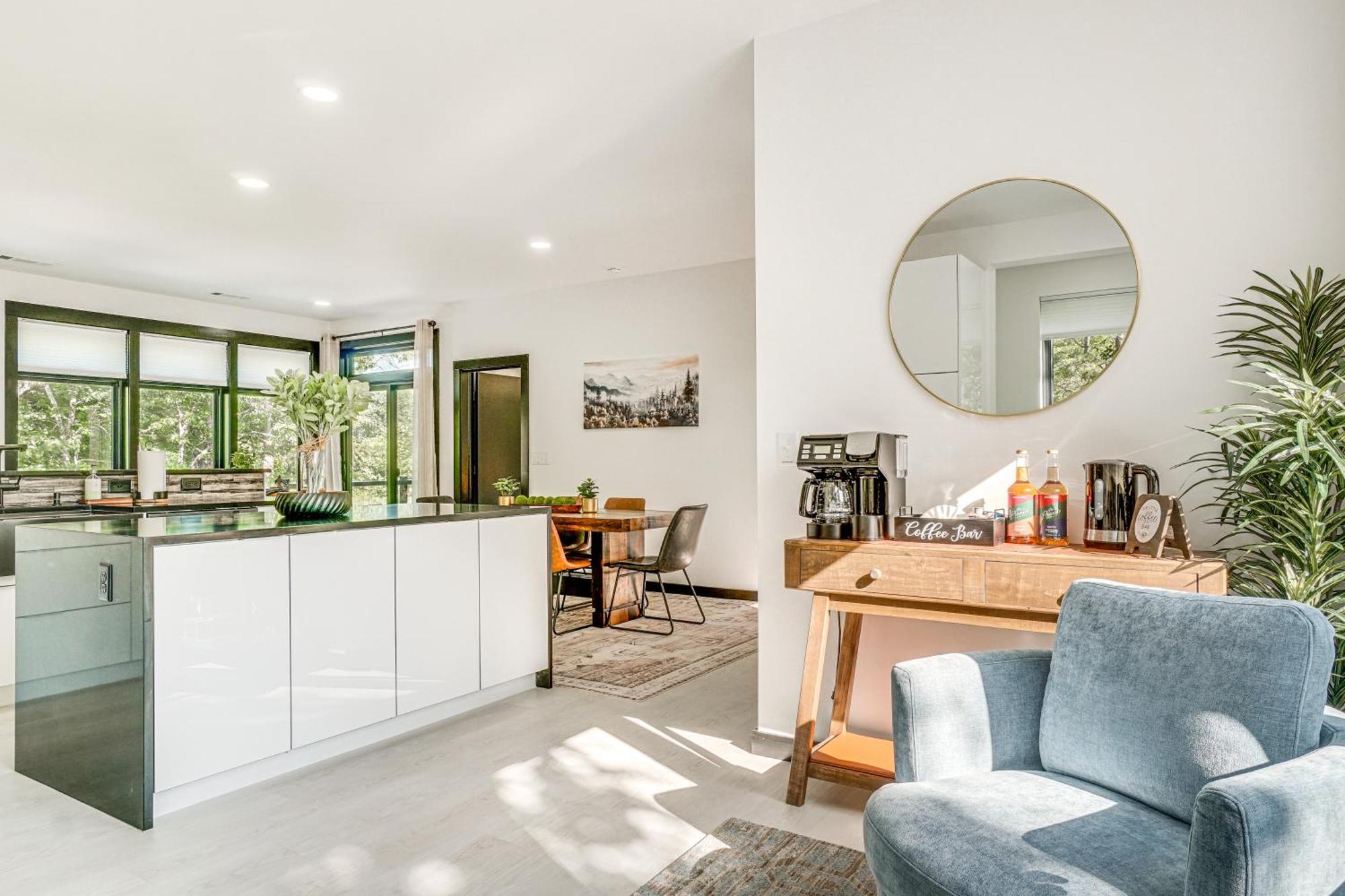Luxury Modern On Golf Course With Game Room!