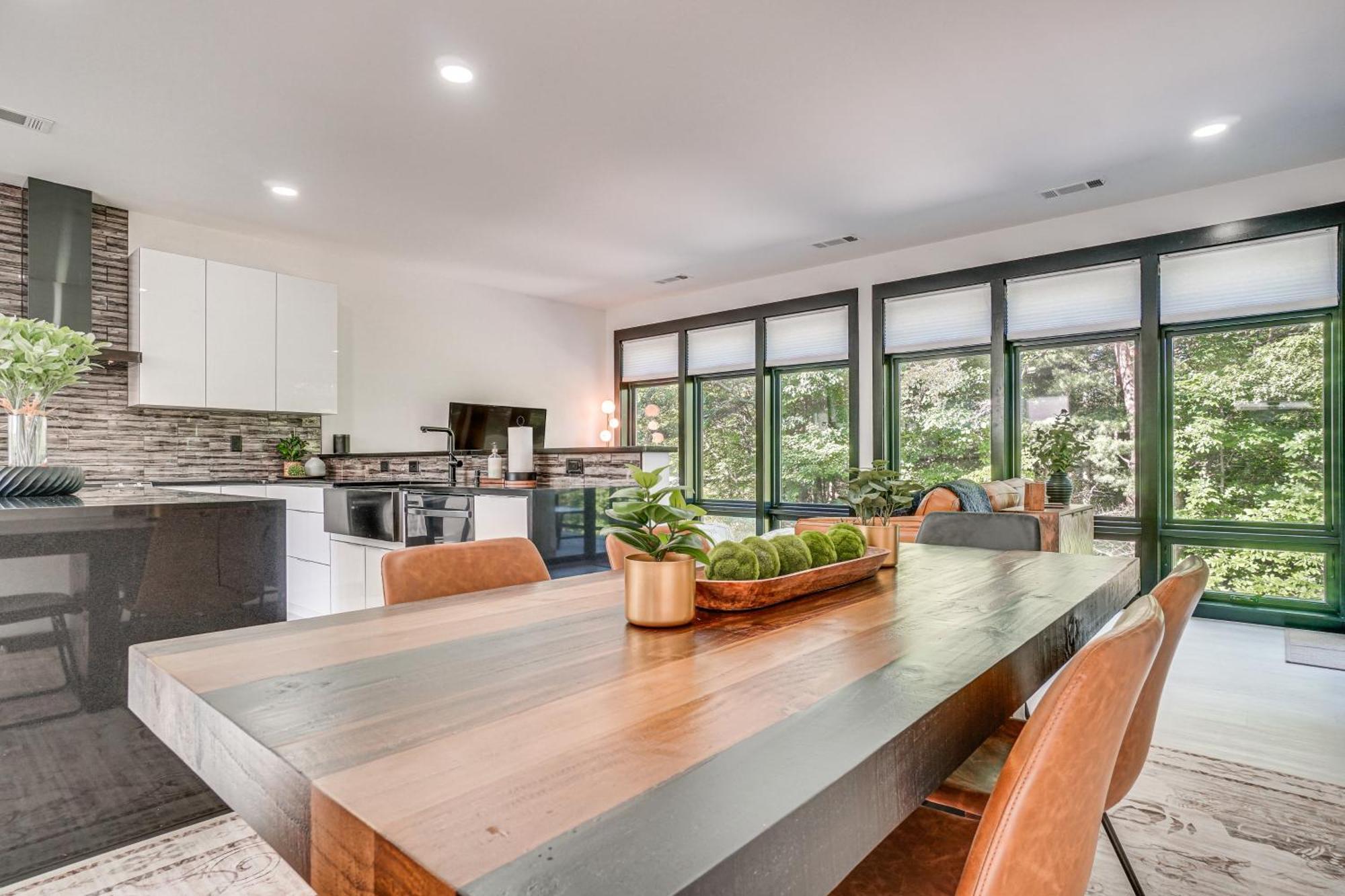 Luxury Modern On Golf Course With Game Room! Holiday home