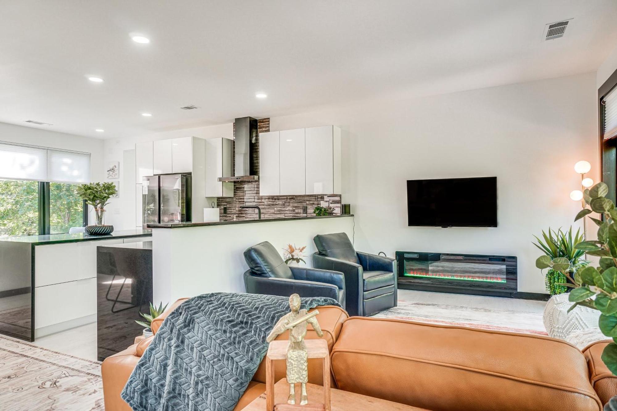 Holiday home Luxury Modern On Golf Course With Game Room!