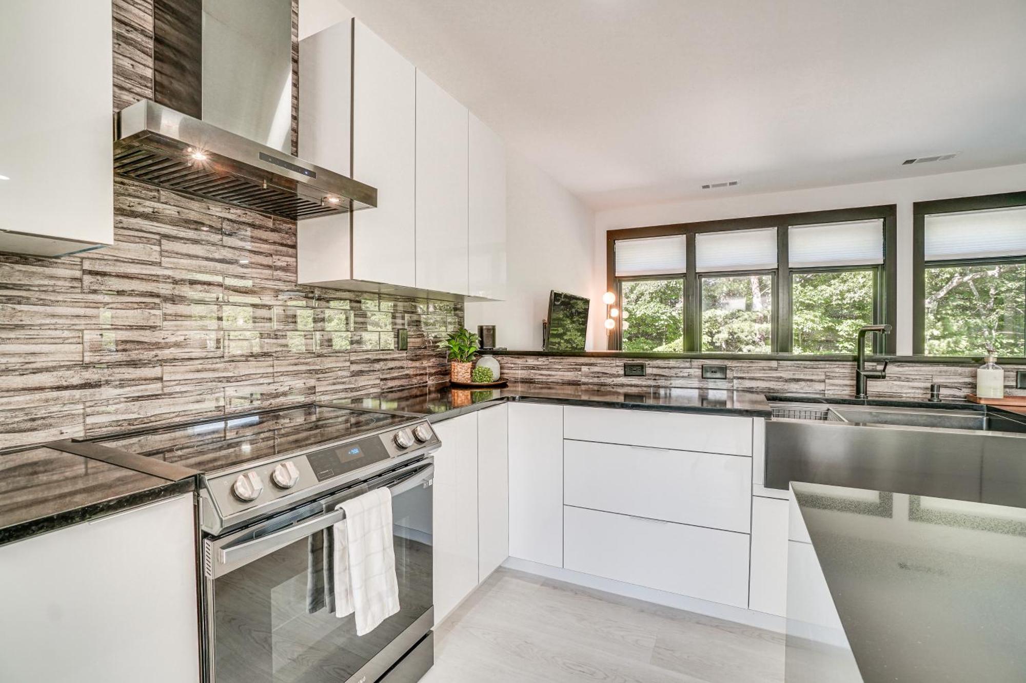 Luxury Modern On Golf Course With Game Room! Helen