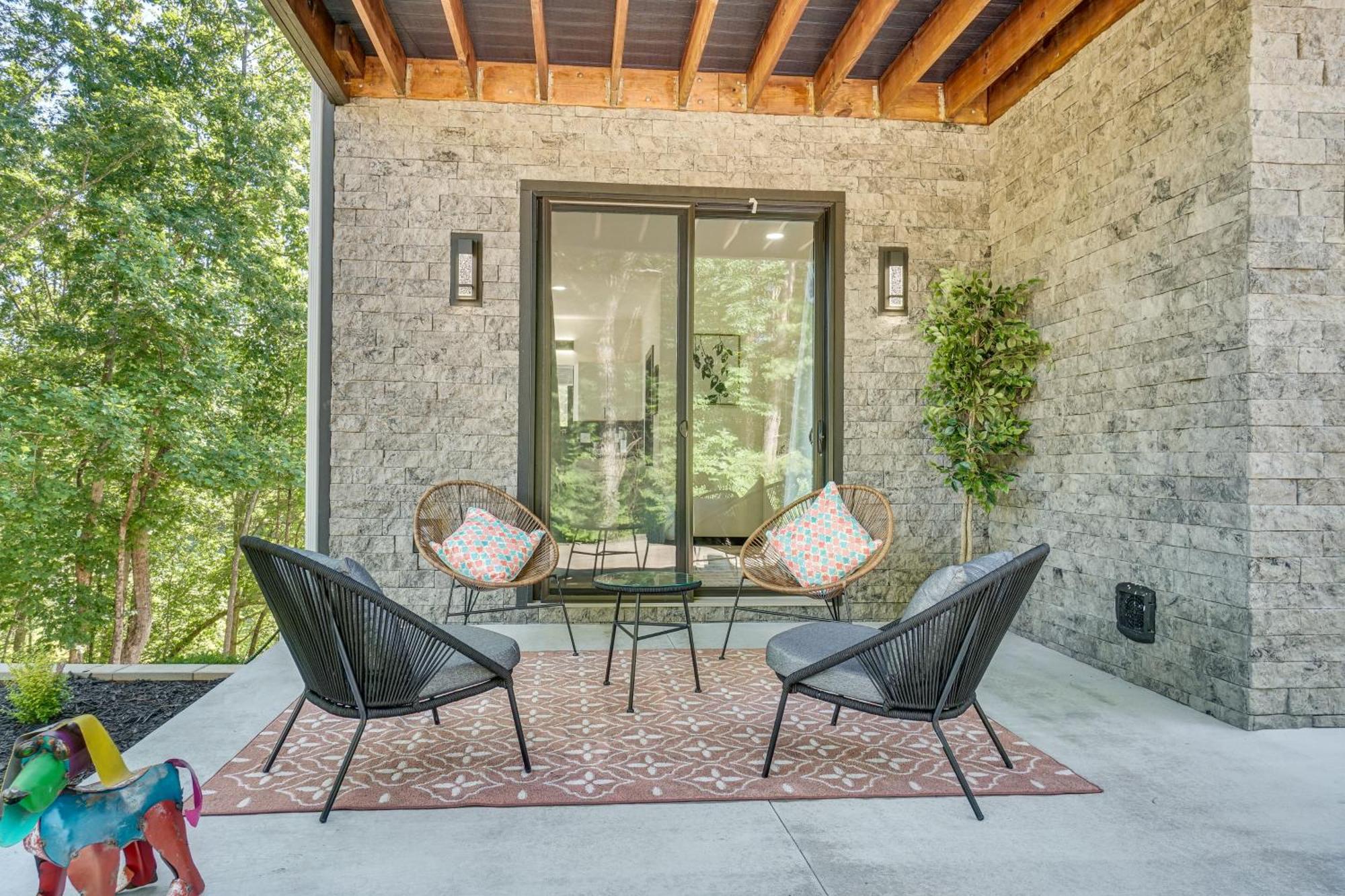 Luxury Modern On Golf Course With Game Room!