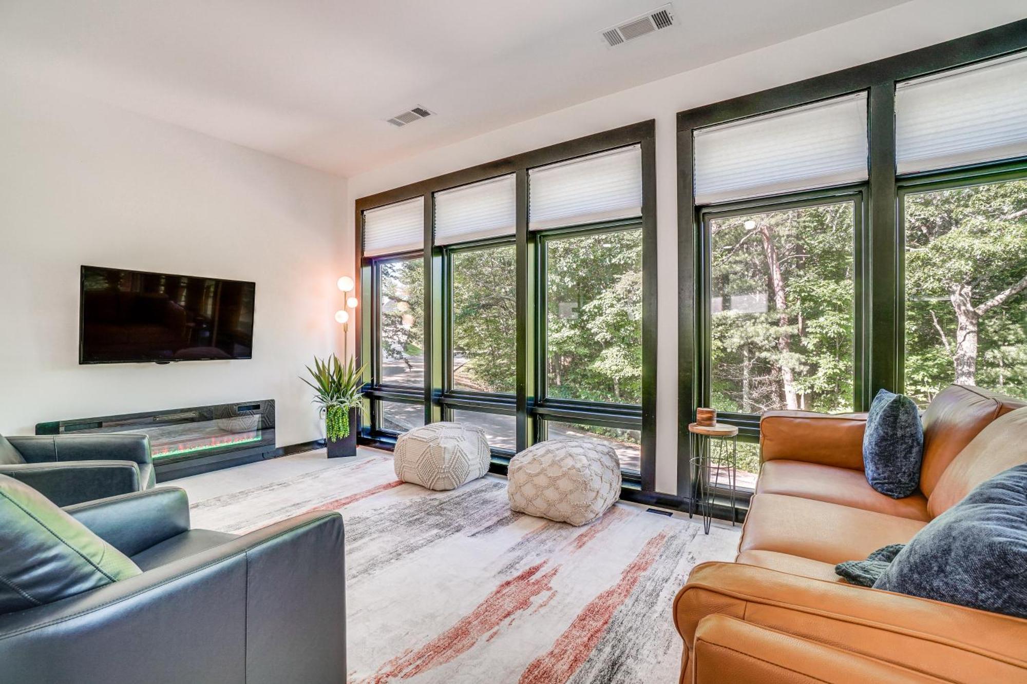 Luxury Modern On Golf Course With Game Room! Holiday home