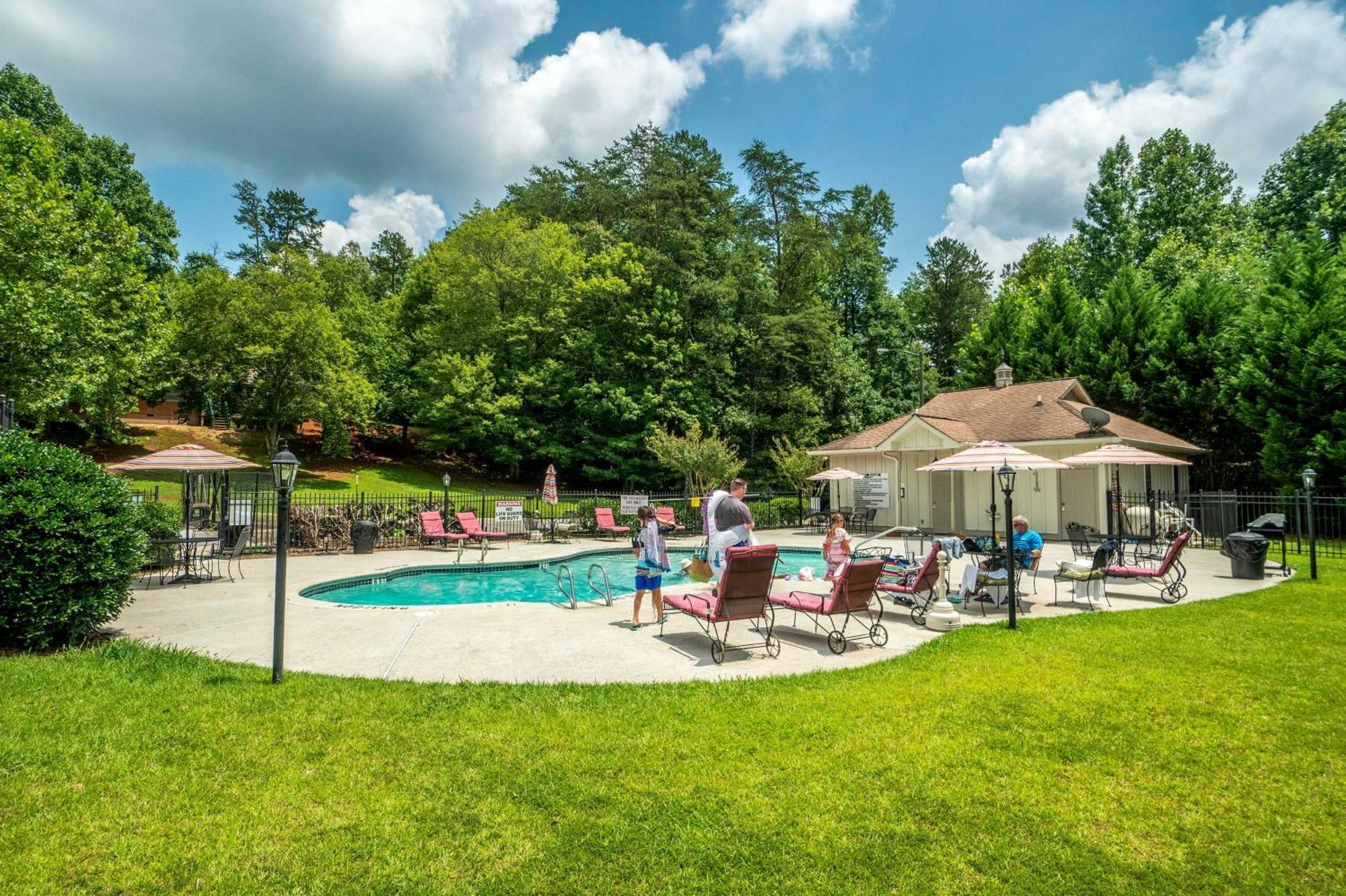 Luxury Modern On Golf Course With Game Room! Holiday home