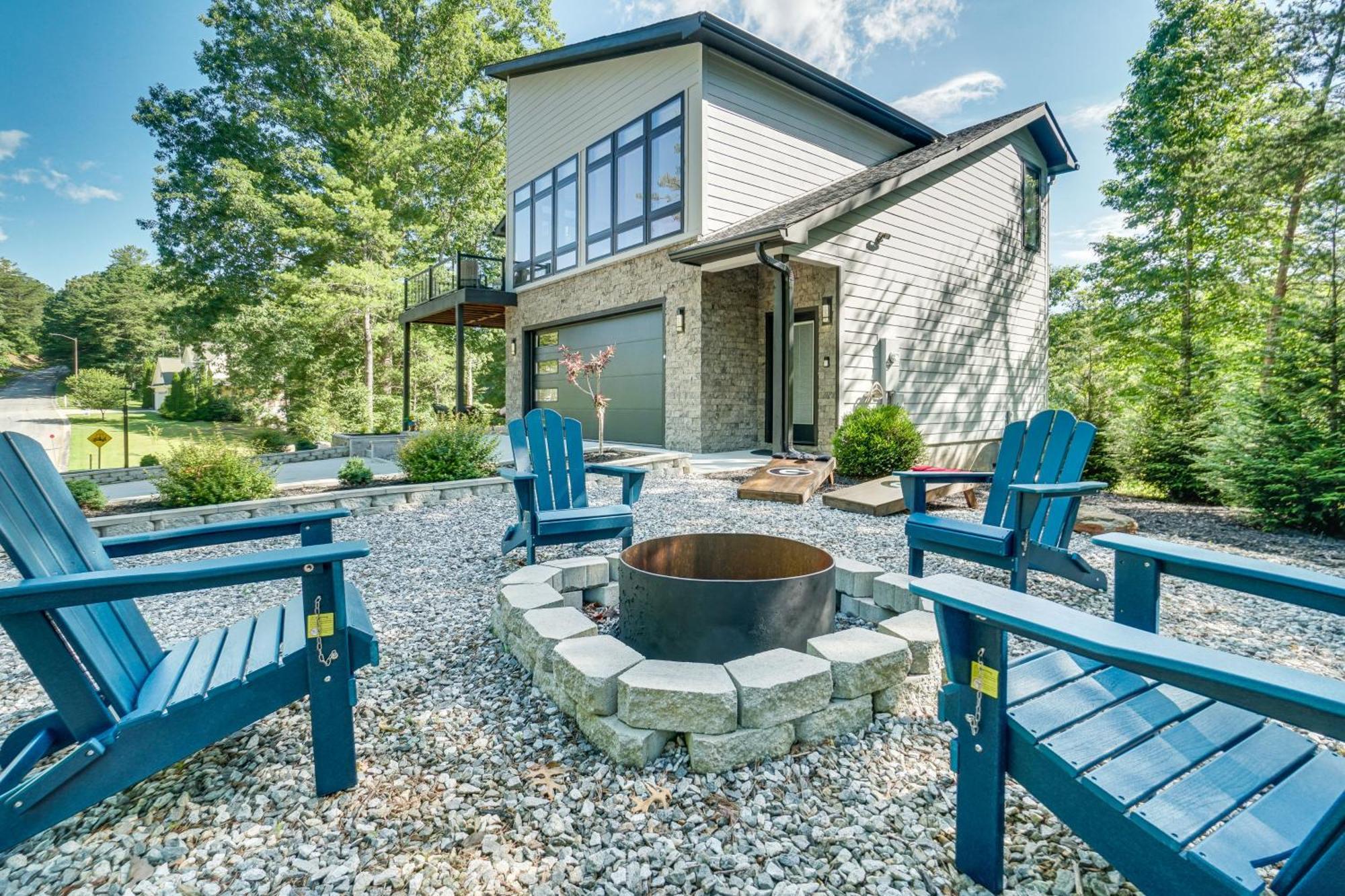 Luxury Modern On Golf Course With Game Room! Helen