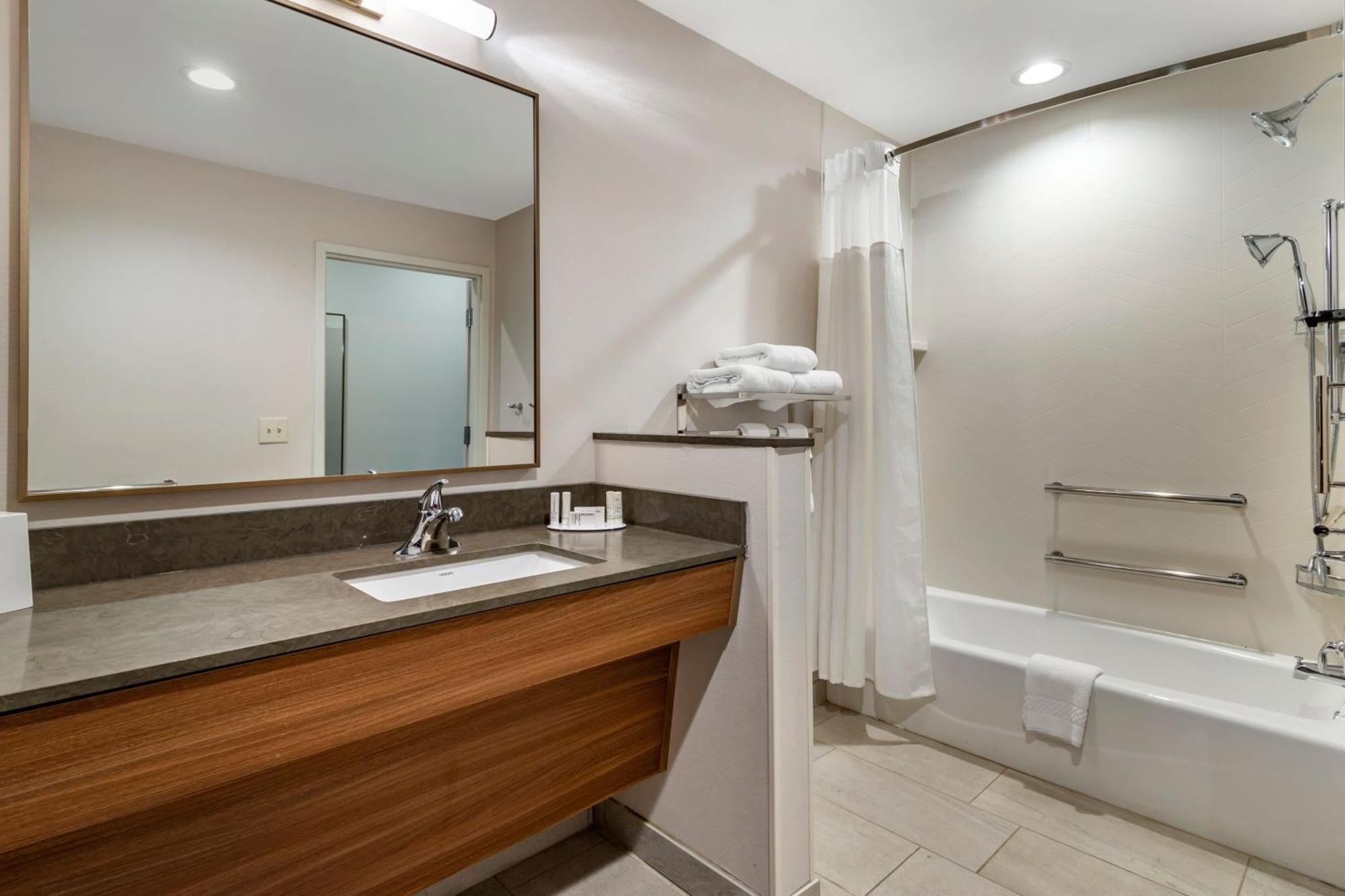 Hotel Fairfield & By Marriott 3*