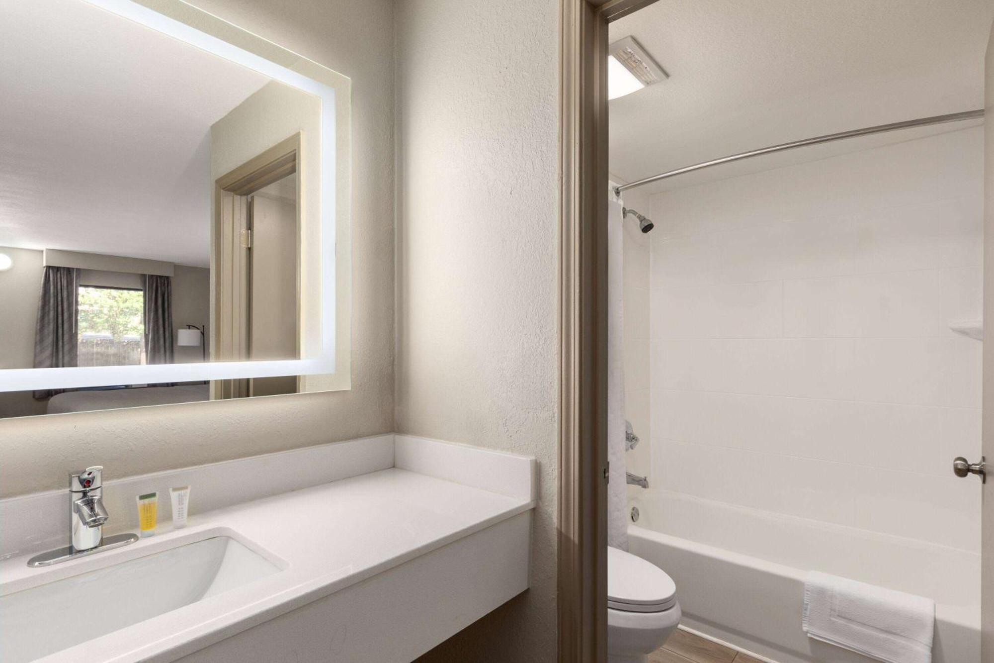Days By Wyndham Hotel