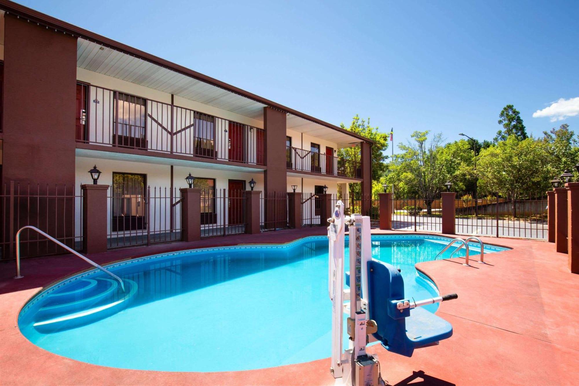 Days By Wyndham Hotel Helen