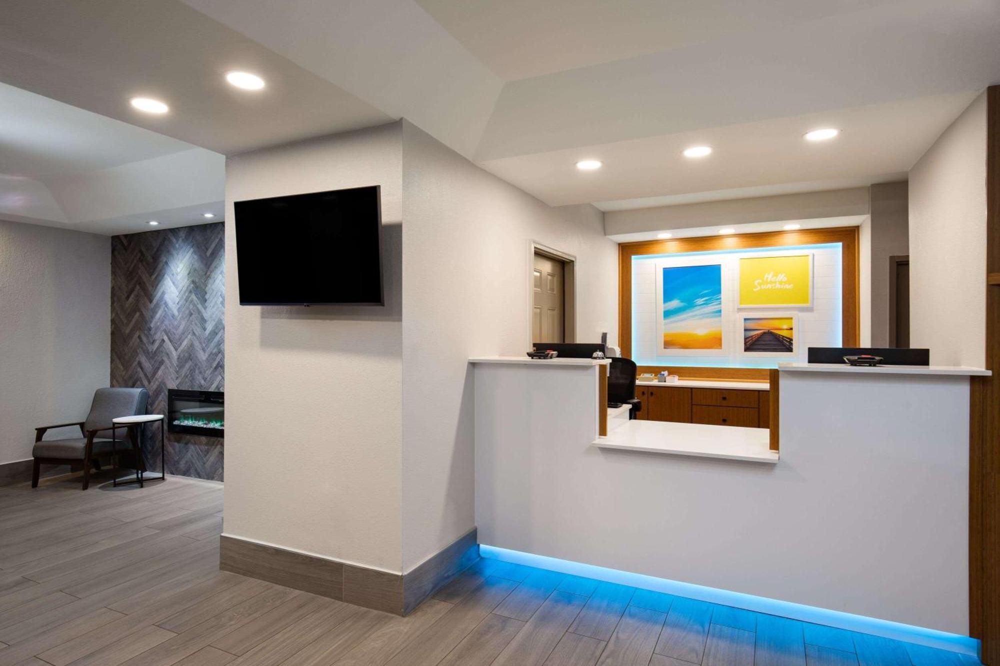Days By Wyndham Hotel