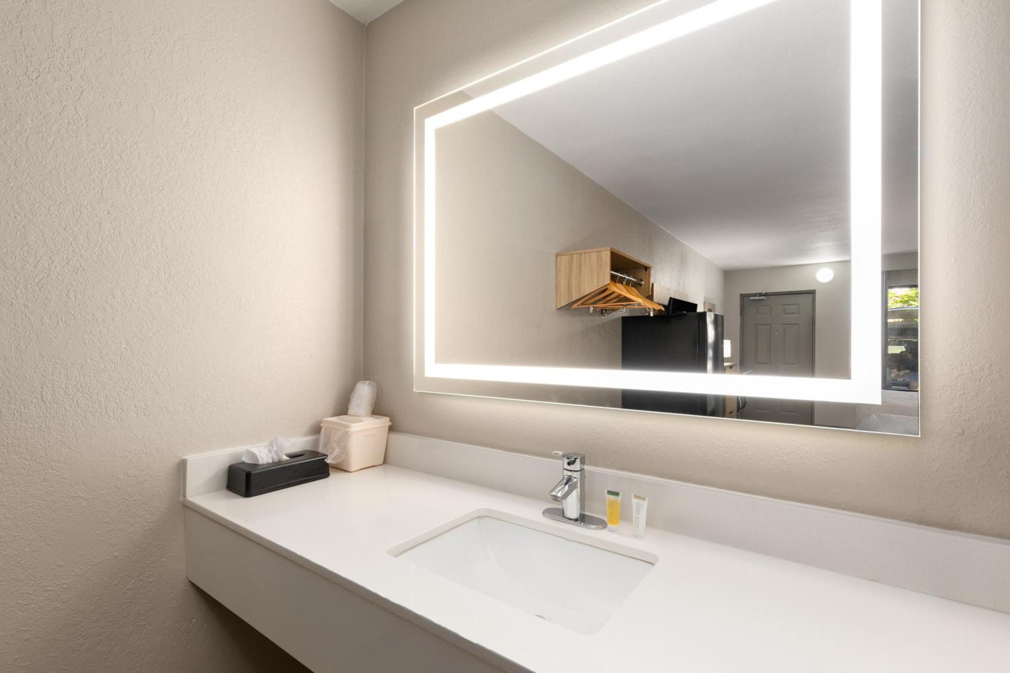 Days By Wyndham Hotel 2*