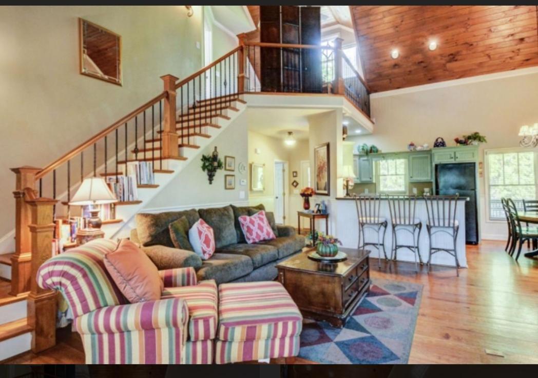 Holiday home Hilltop Haven
