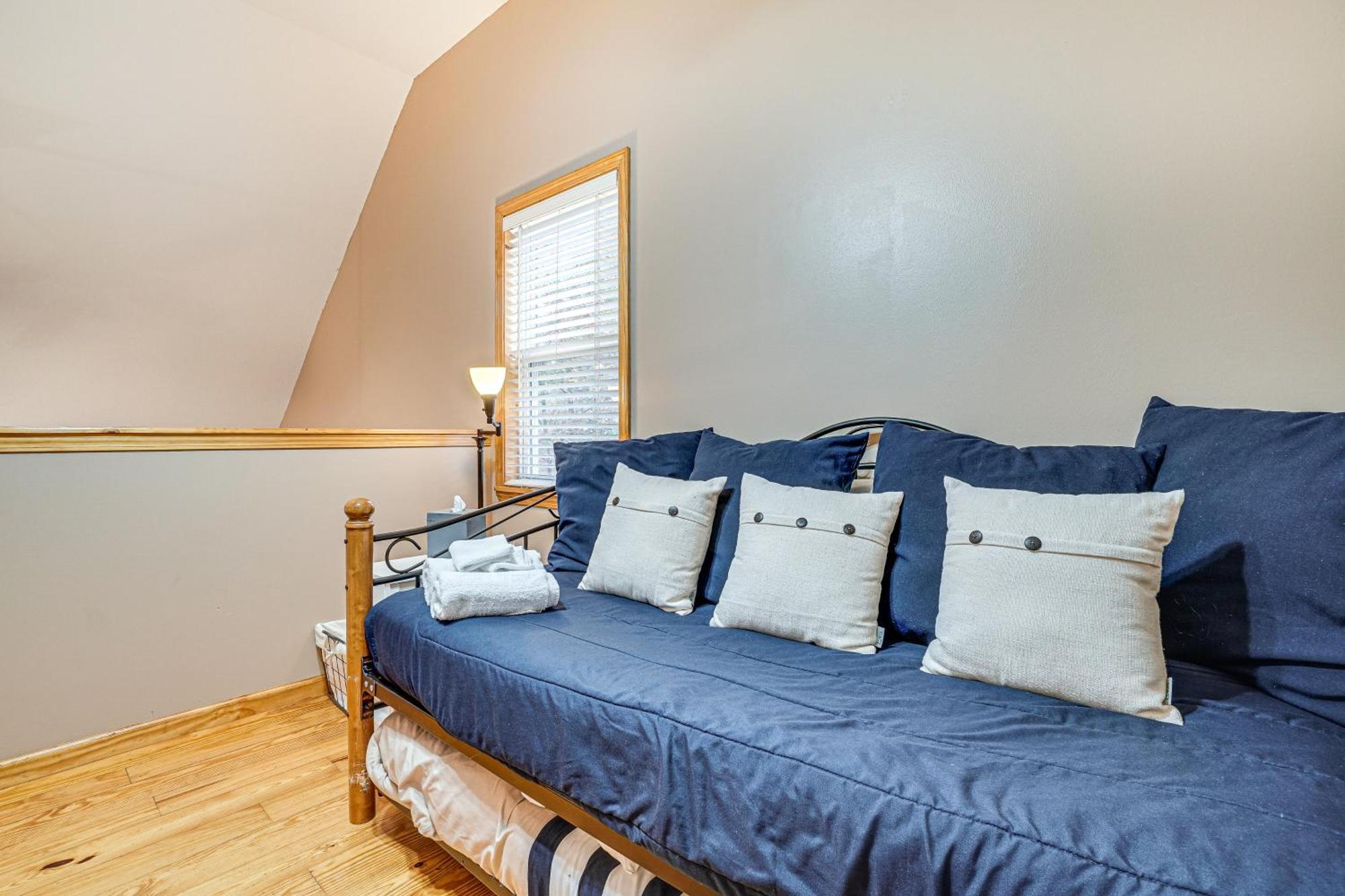 Spacious In With Porch And Balcony!