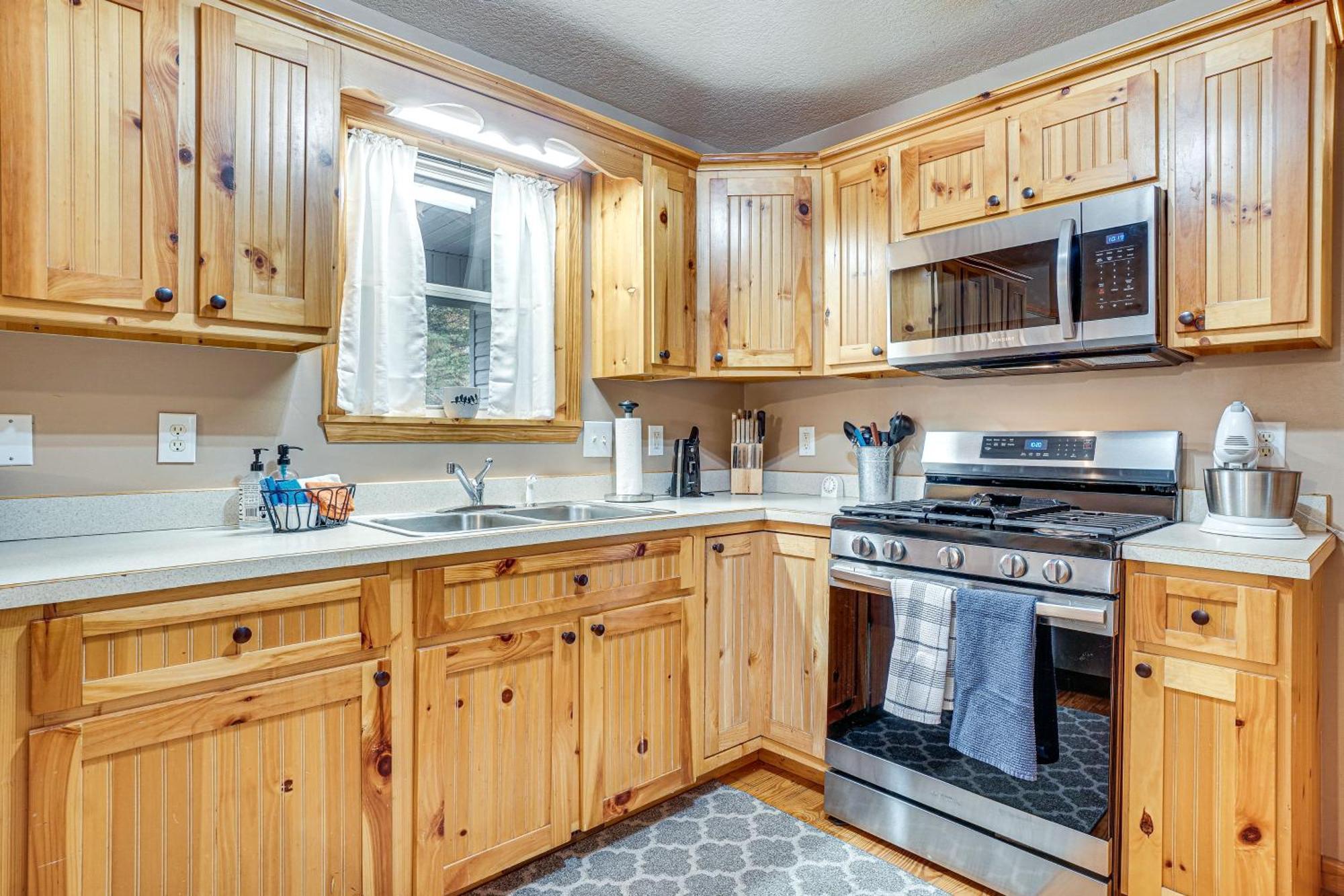 Spacious In With Porch And Balcony!