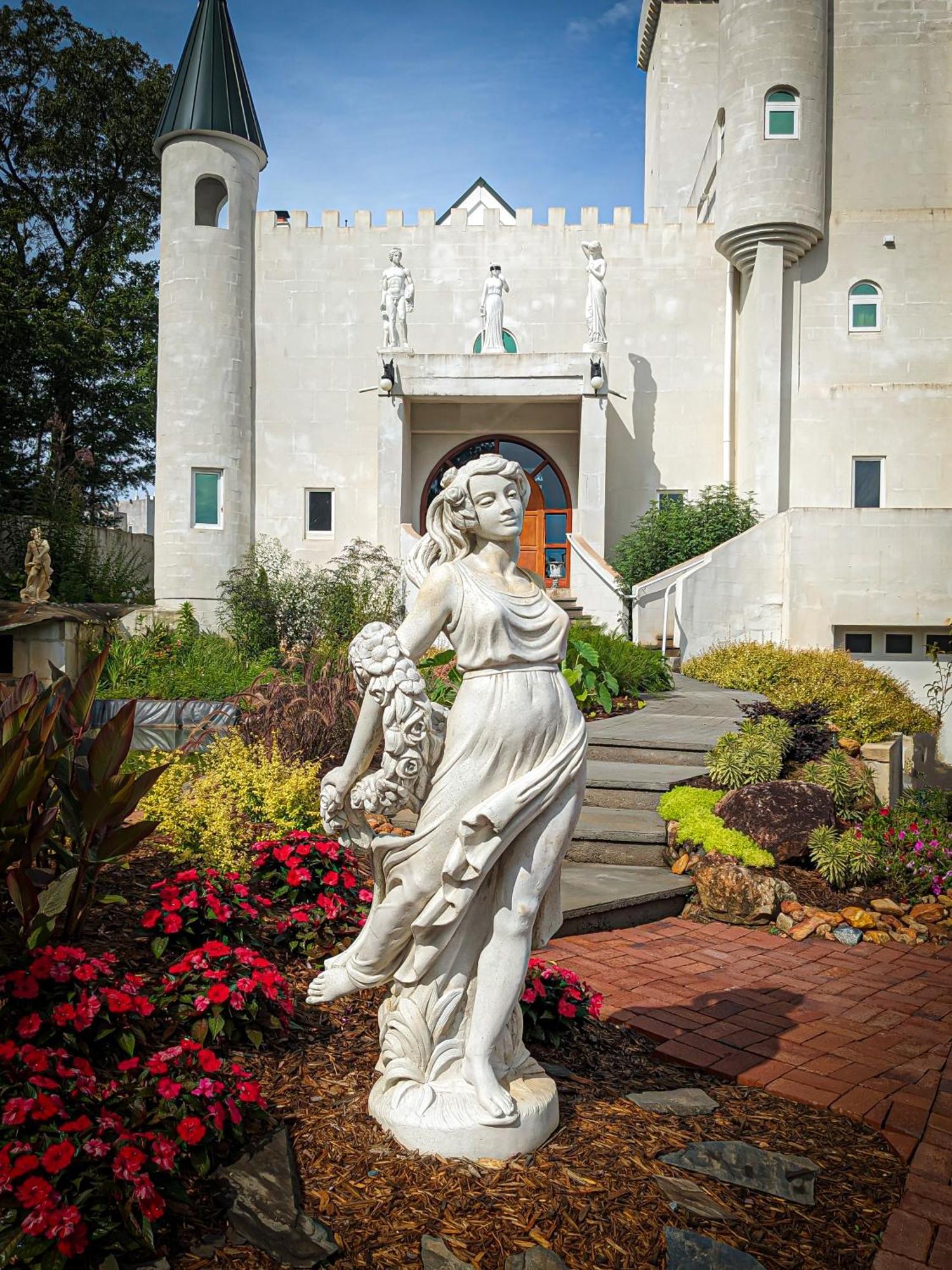 Uhuburg Castle Bed & Breakfast *
