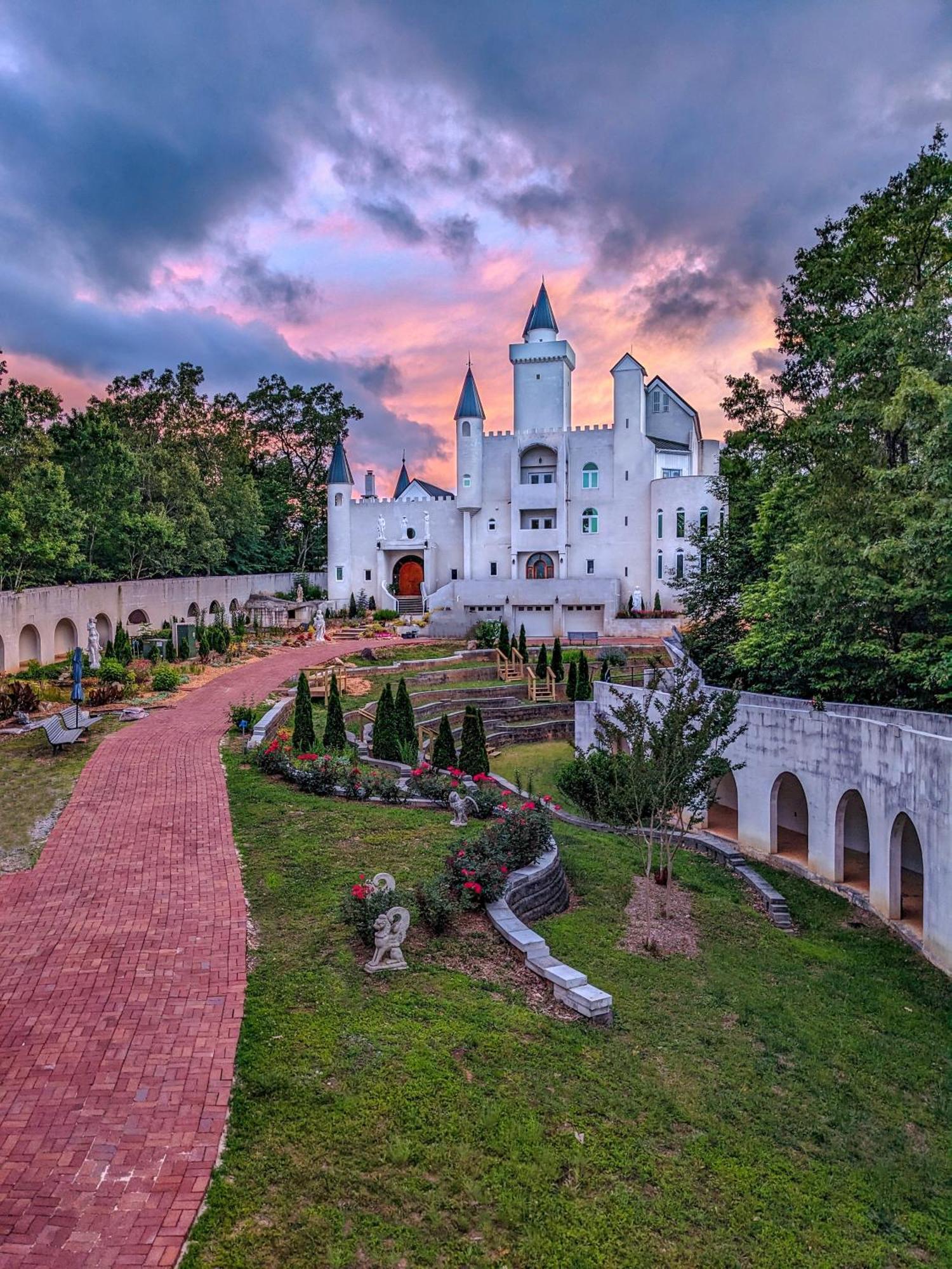 Uhuburg Castle Bed & Breakfast