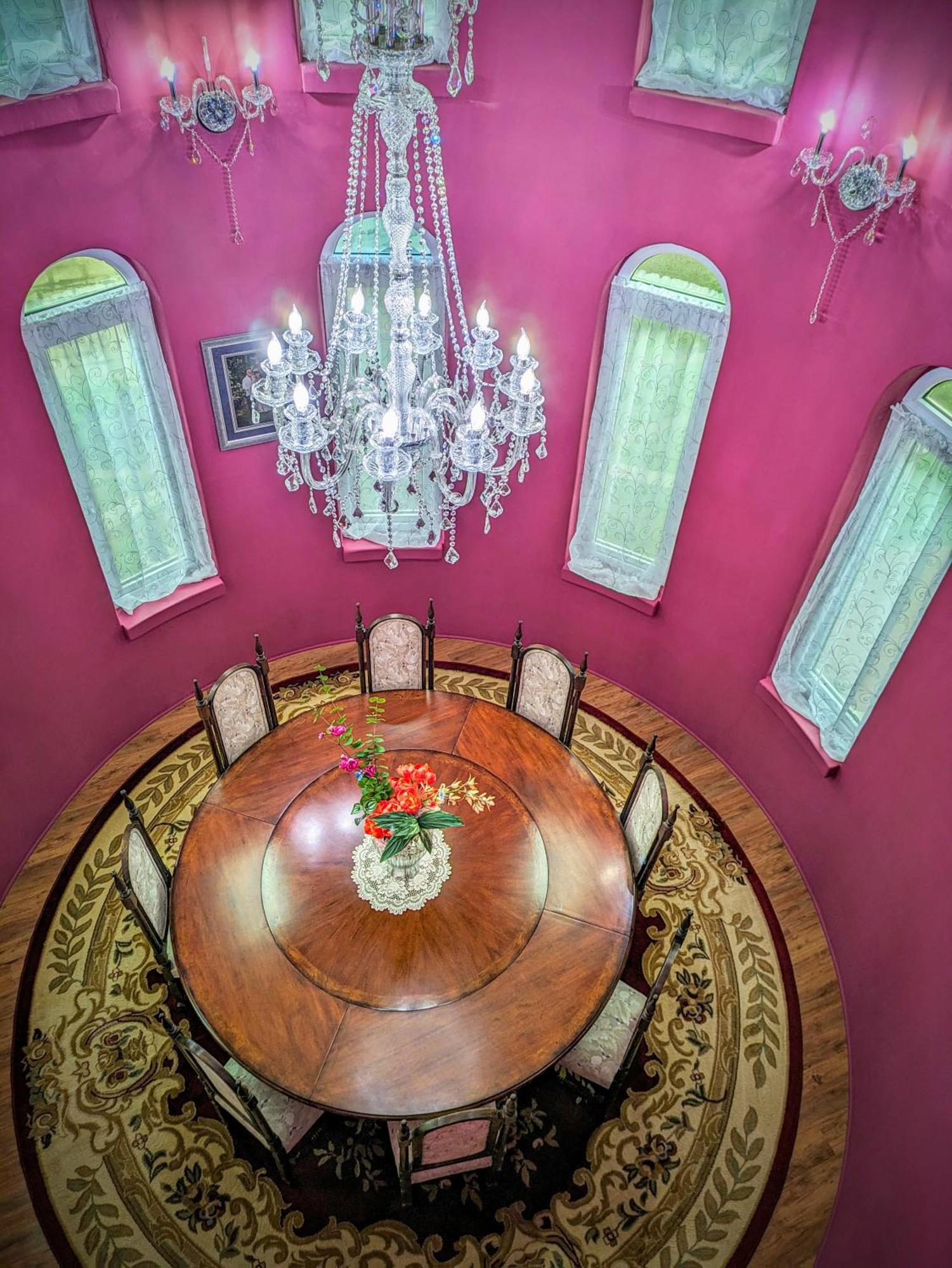 Uhuburg Castle Bed & Breakfast *