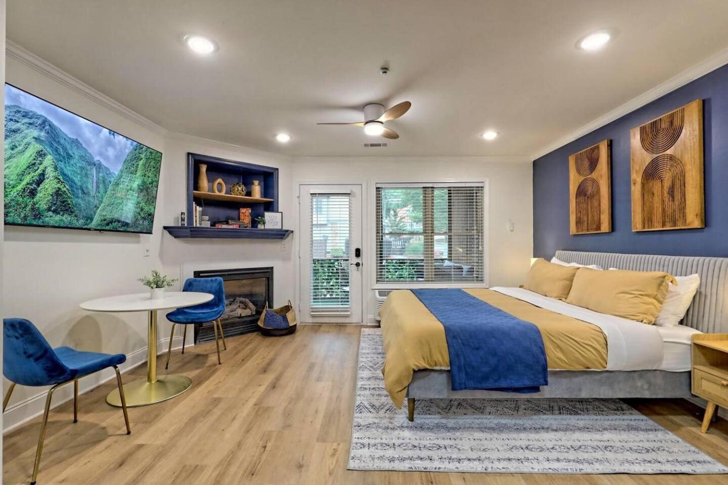Charming Downtown Getaway *