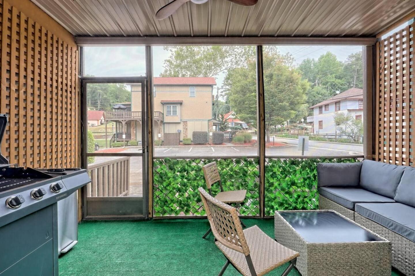 Charming Downtown Getaway Holiday home Helen