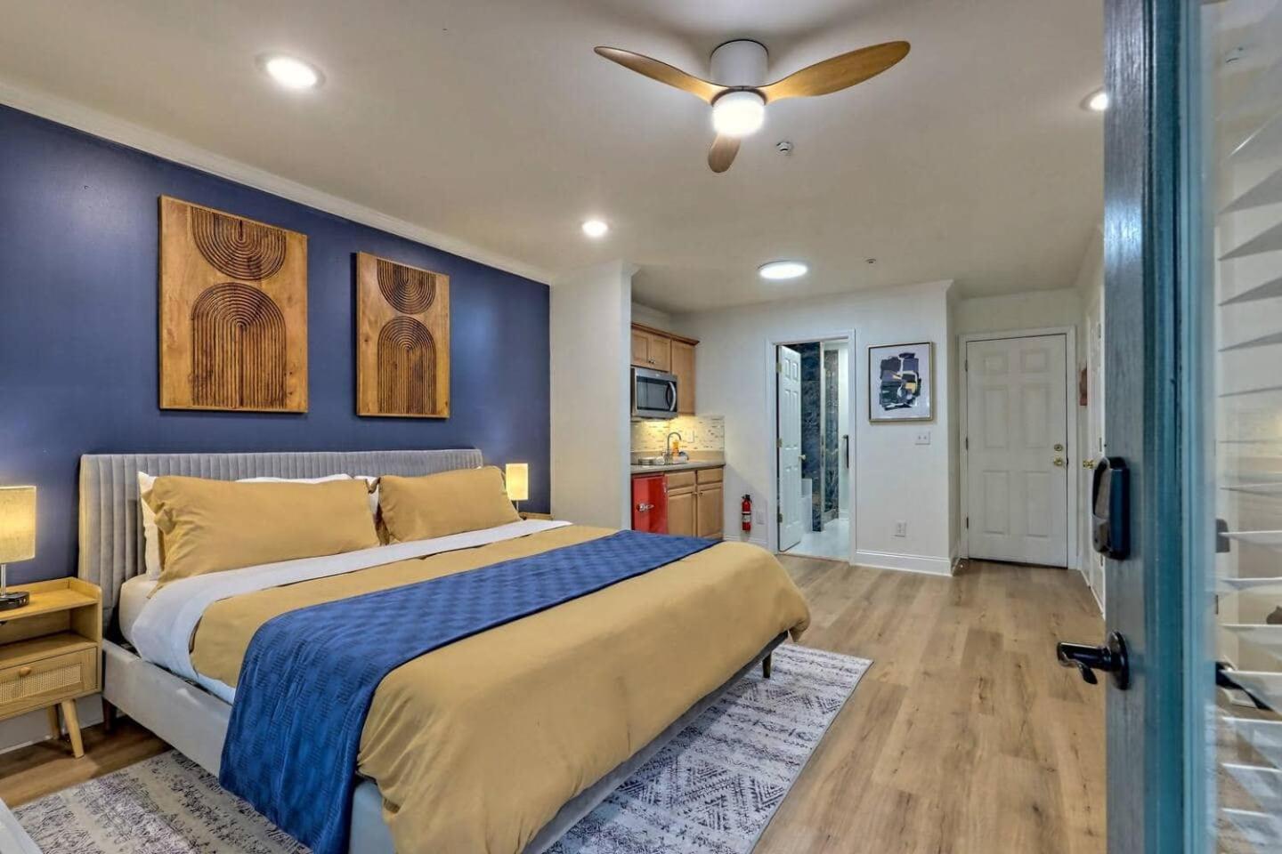 Charming Downtown Getaway