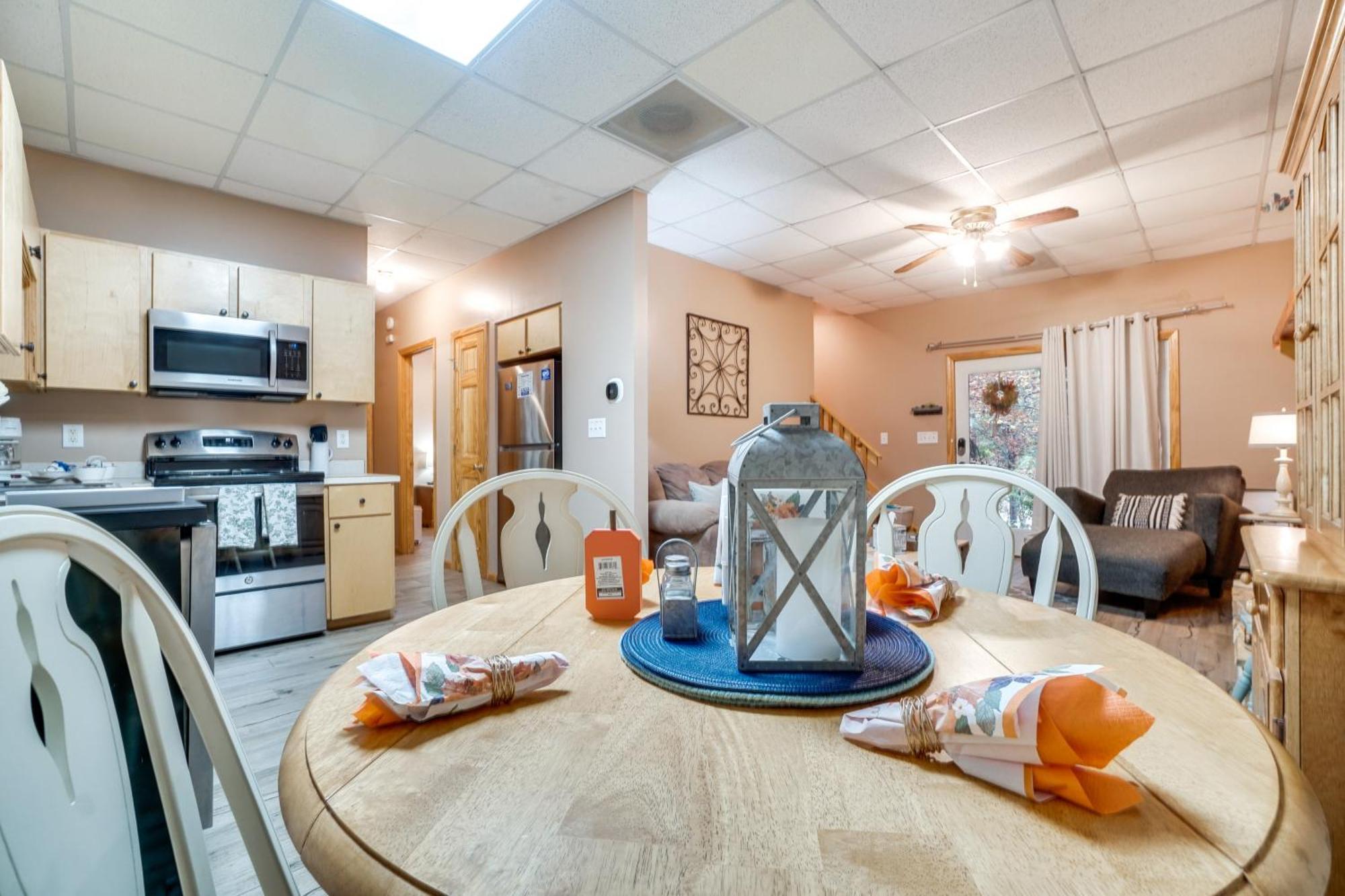 Spacious In With Porch And Balcony! Helen