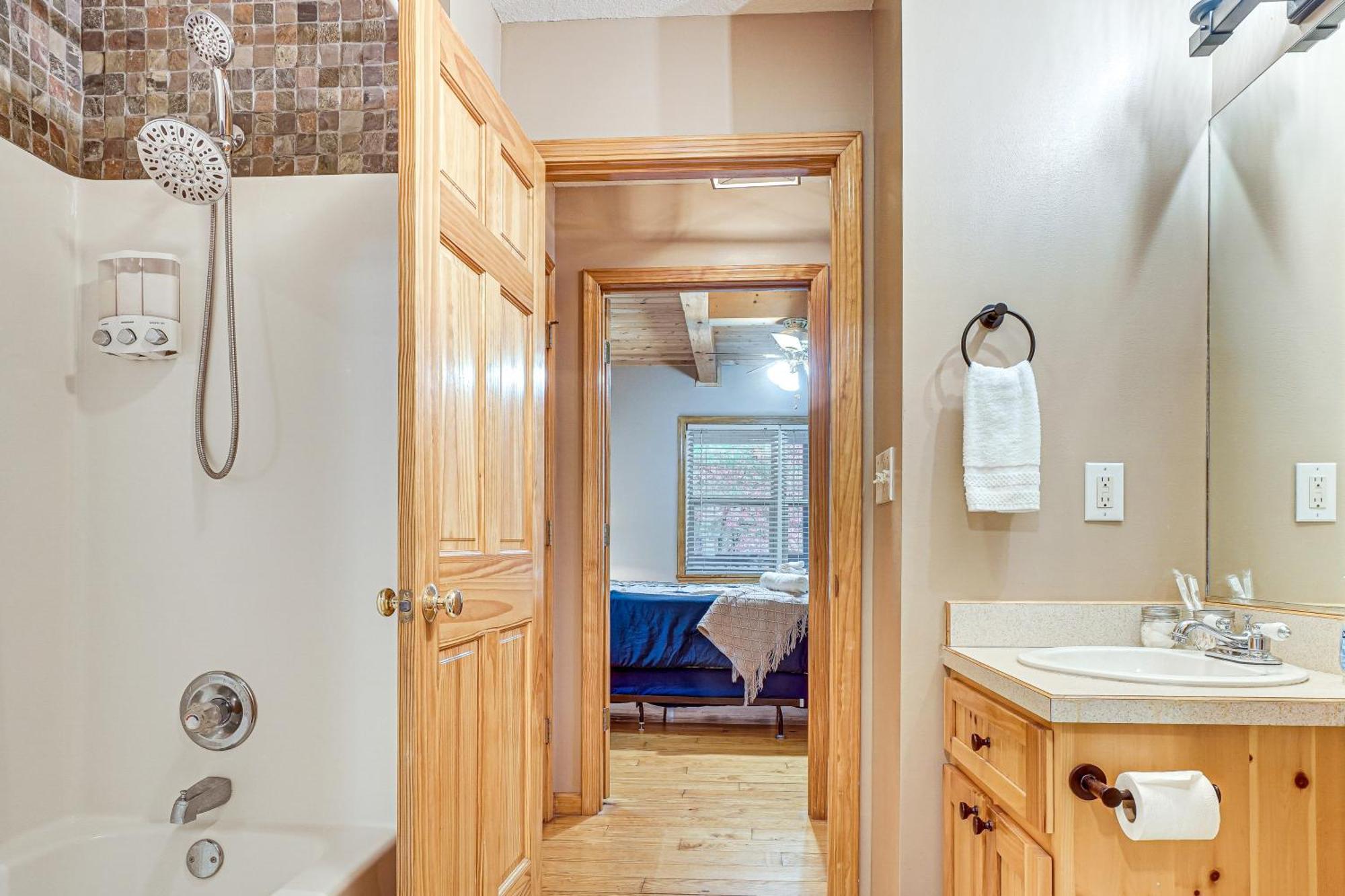 Spacious In With Porch And Balcony!