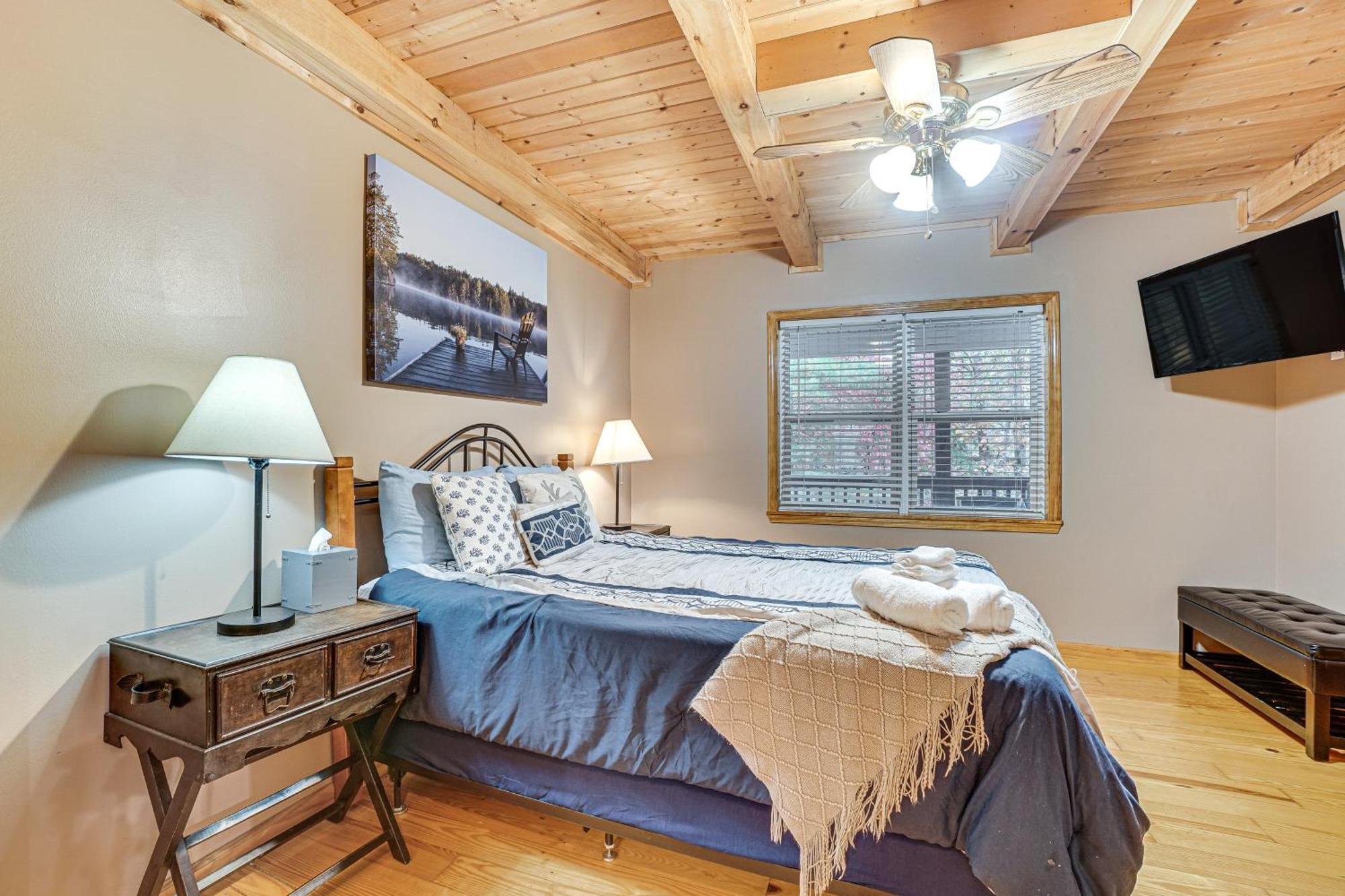 Spacious In With Porch And Balcony!