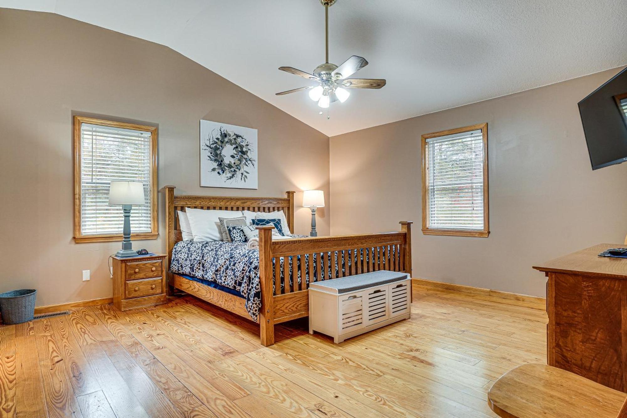 Spacious In With Porch And Balcony!
