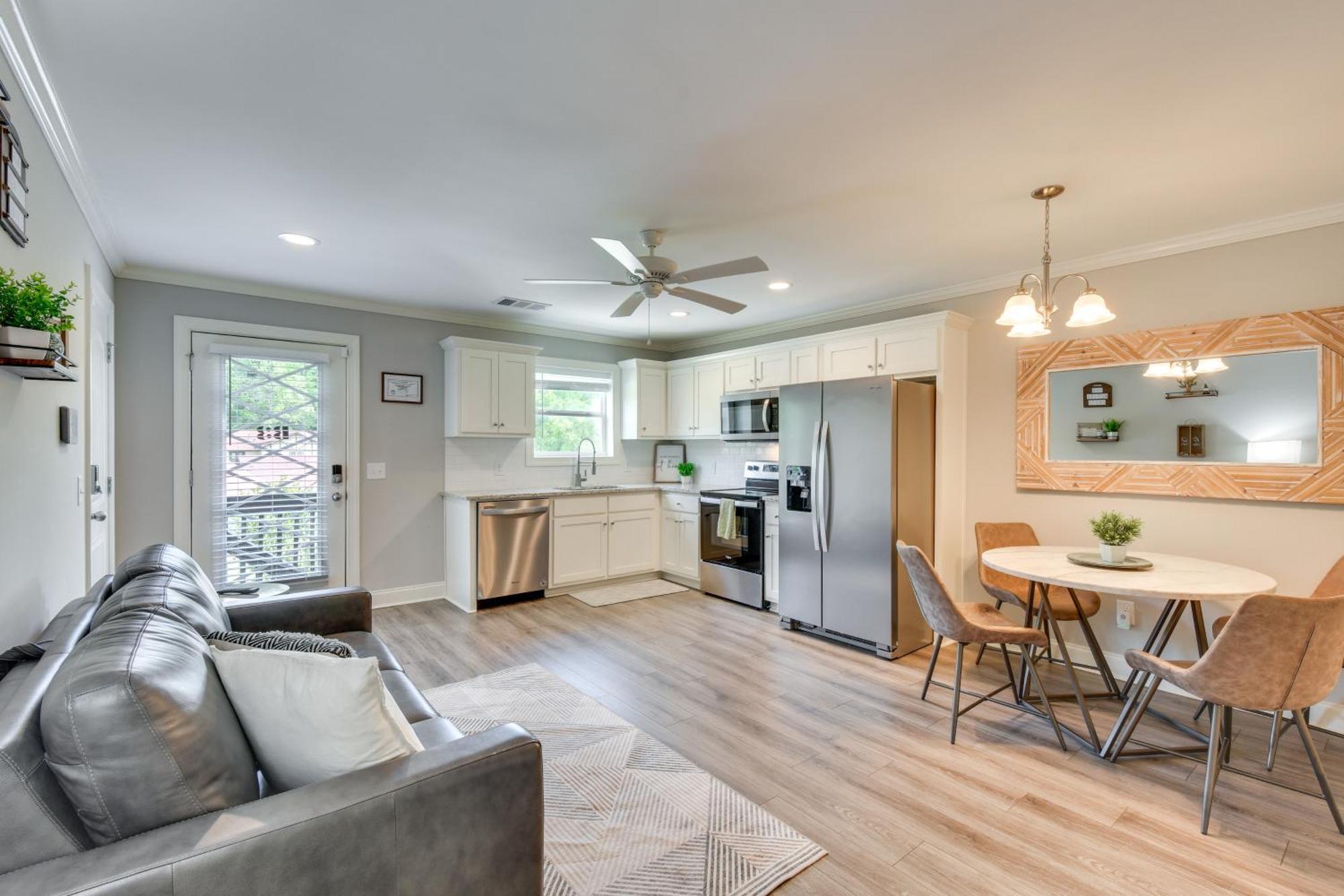 1 Block To Main St And River Downtown Apartment *