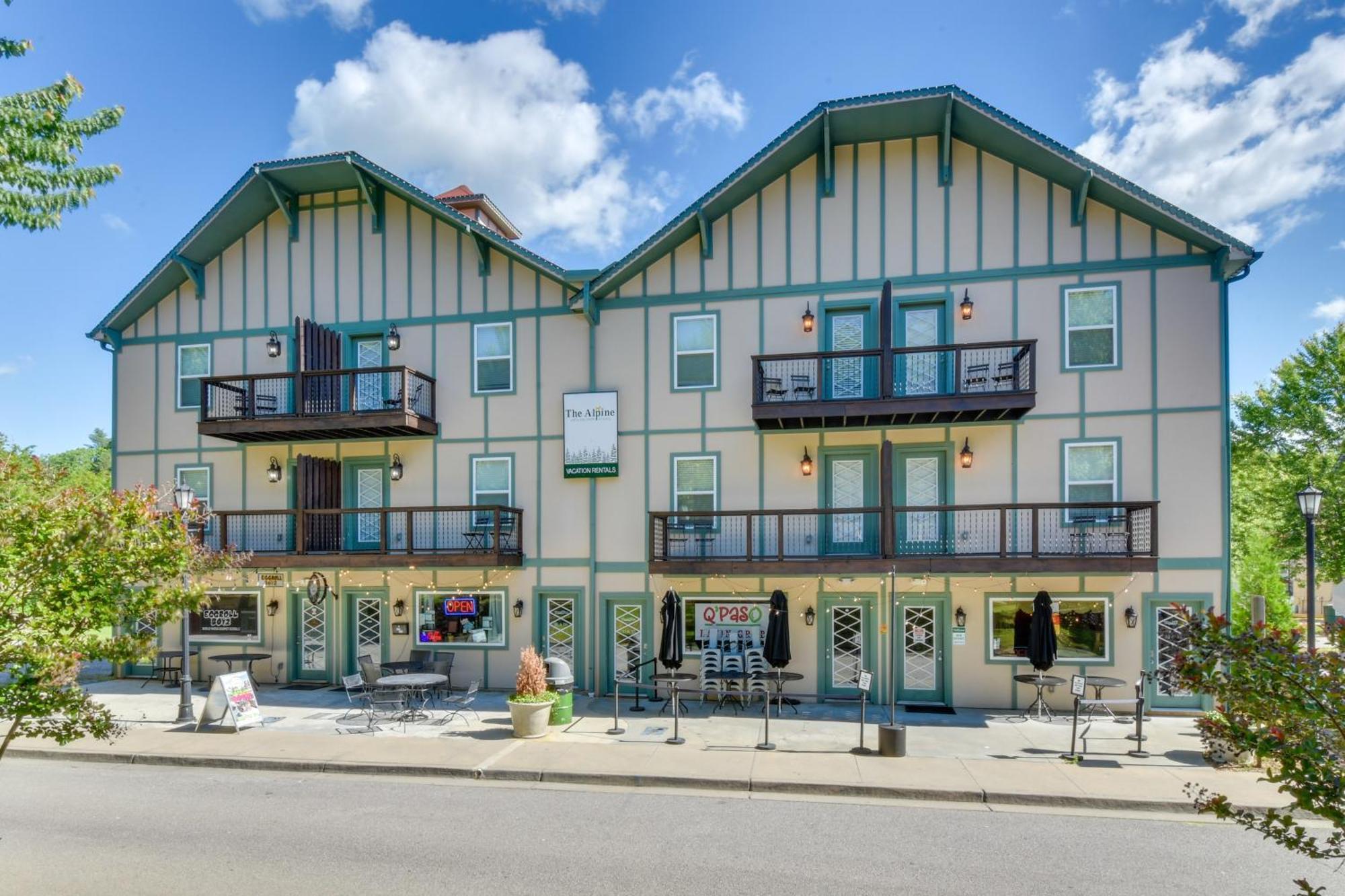 Apartment Walk To Main Street Shops Escape With Balcony