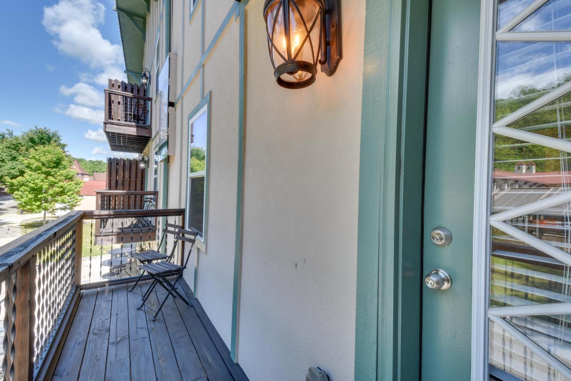 Walk To Main Street Shops Escape With Balcony
