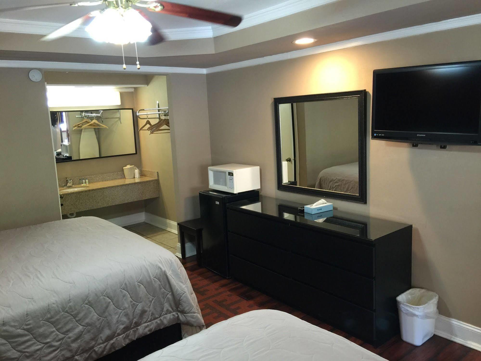 Riverbend & Motel 2*