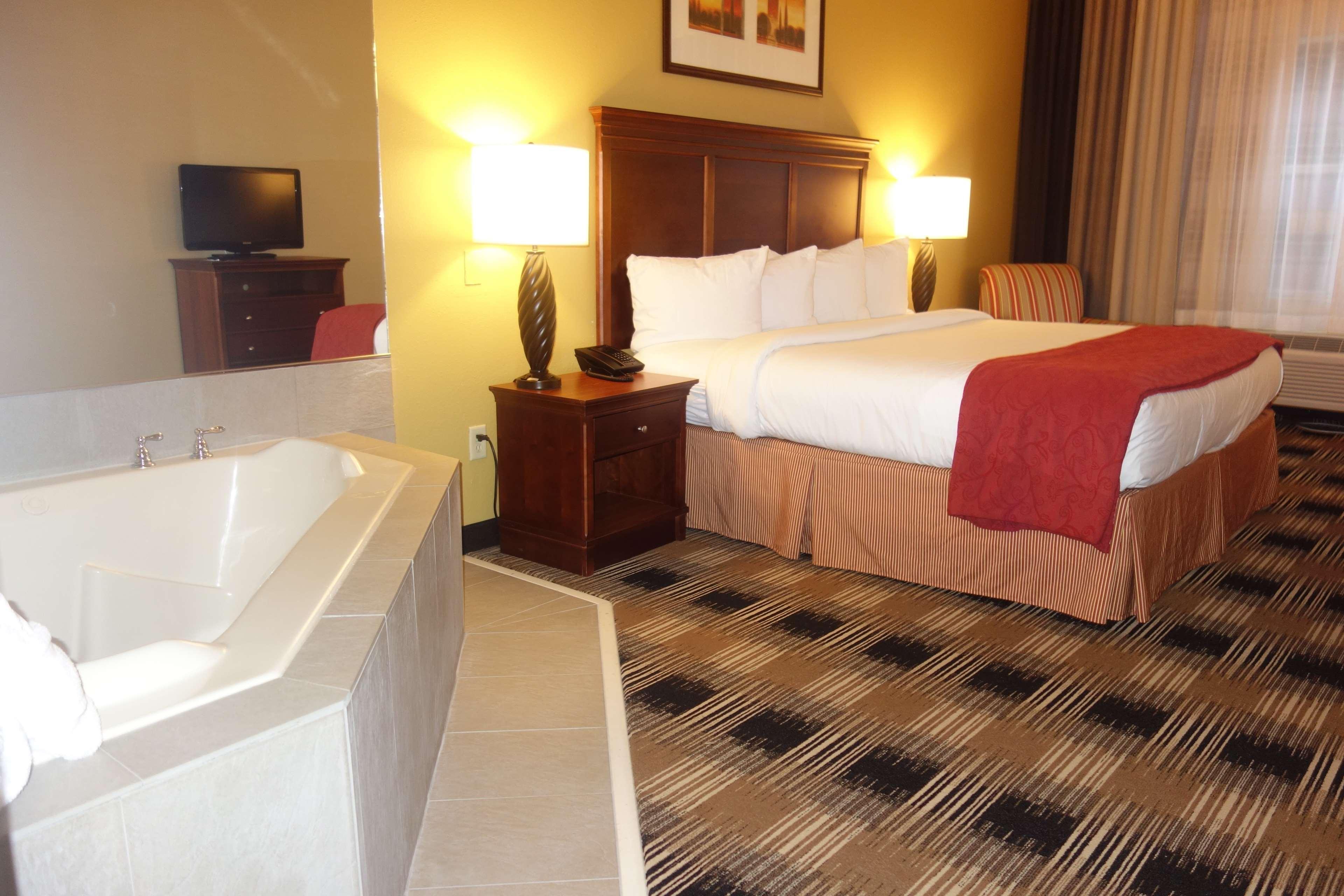 Country & By Radisson, Helen, Ga 3*