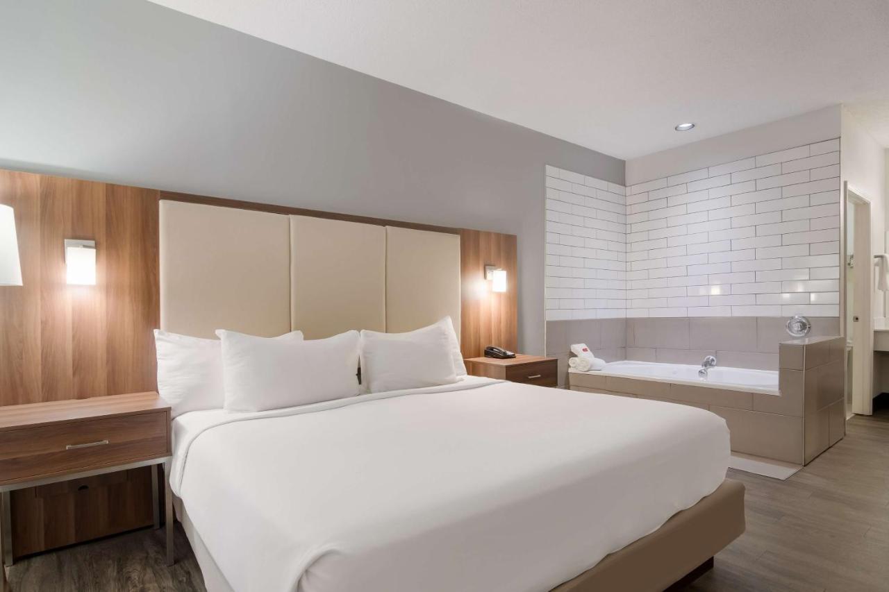 Surestay By Western Downtown Hotel
