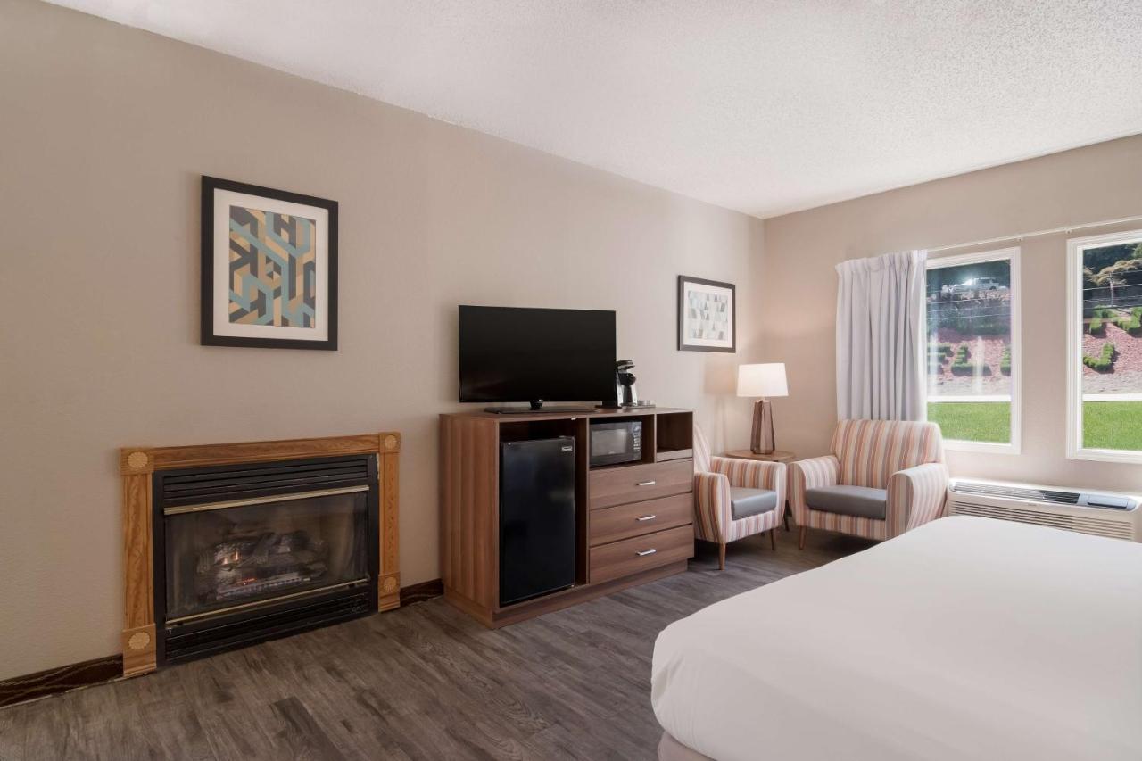 Surestay By Western Downtown Hotel 3*