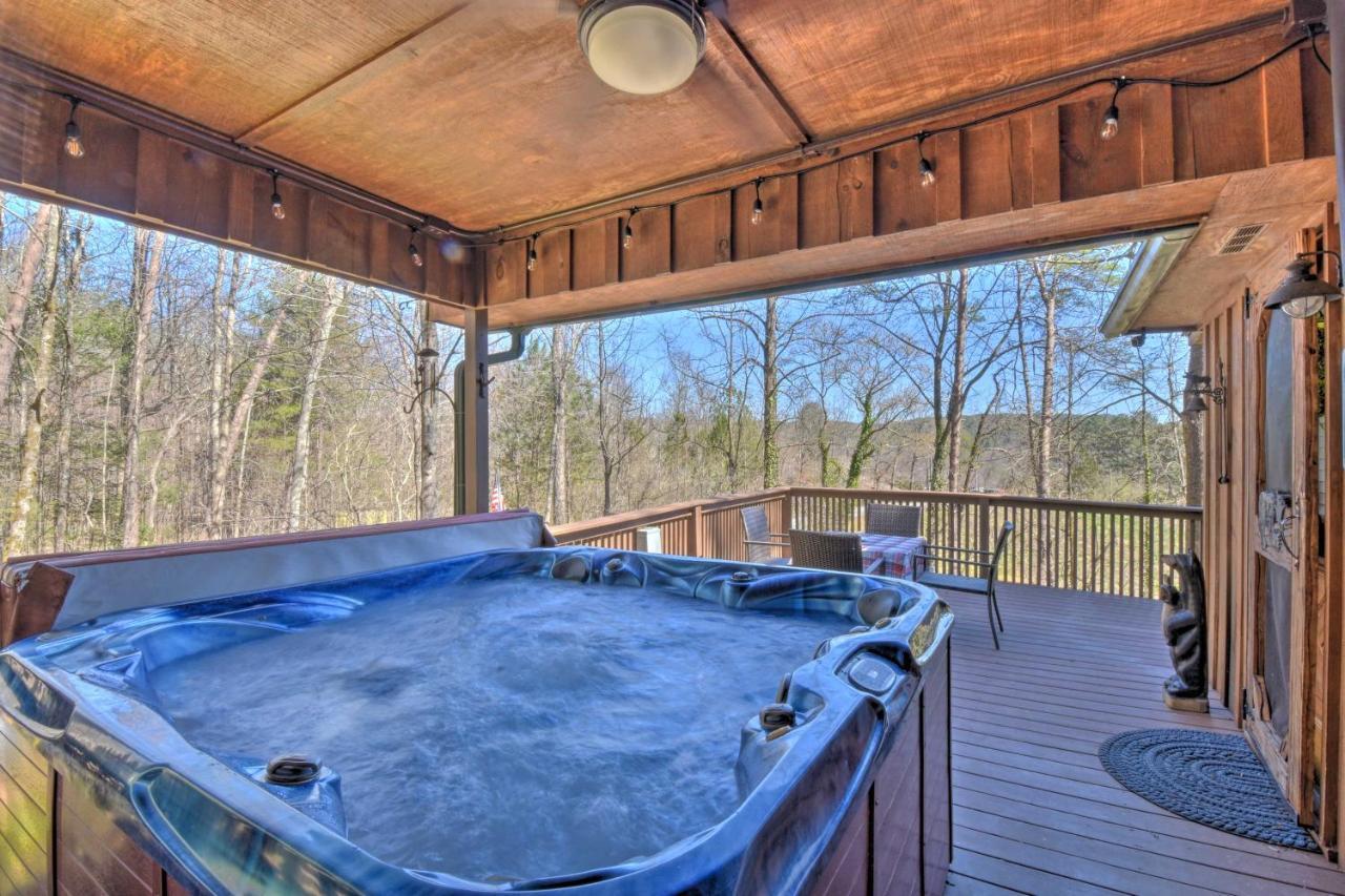 With Deck And Hot Tub Less Than Half Mi To Main St Holiday home Helen