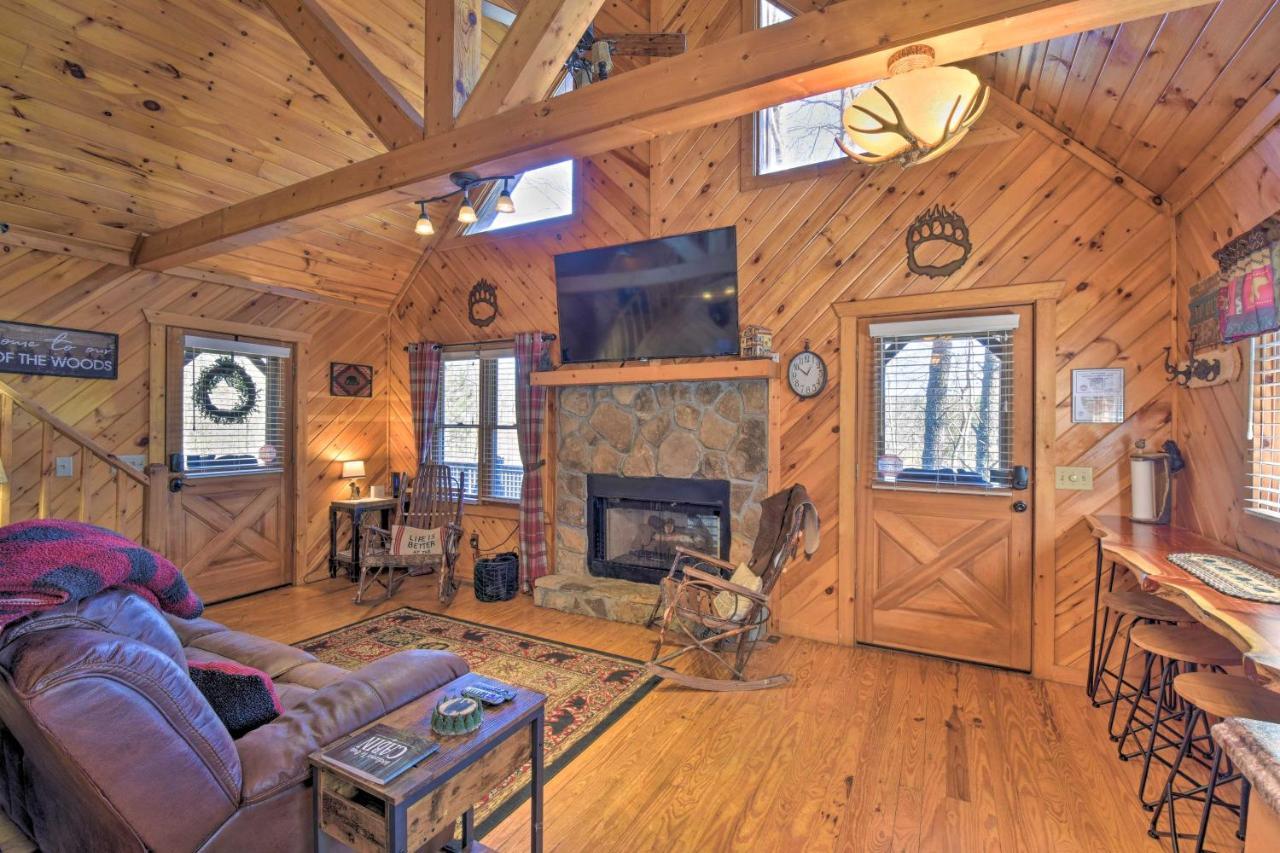 With Deck And Hot Tub Less Than Half Mi To Main St Holiday home Helen